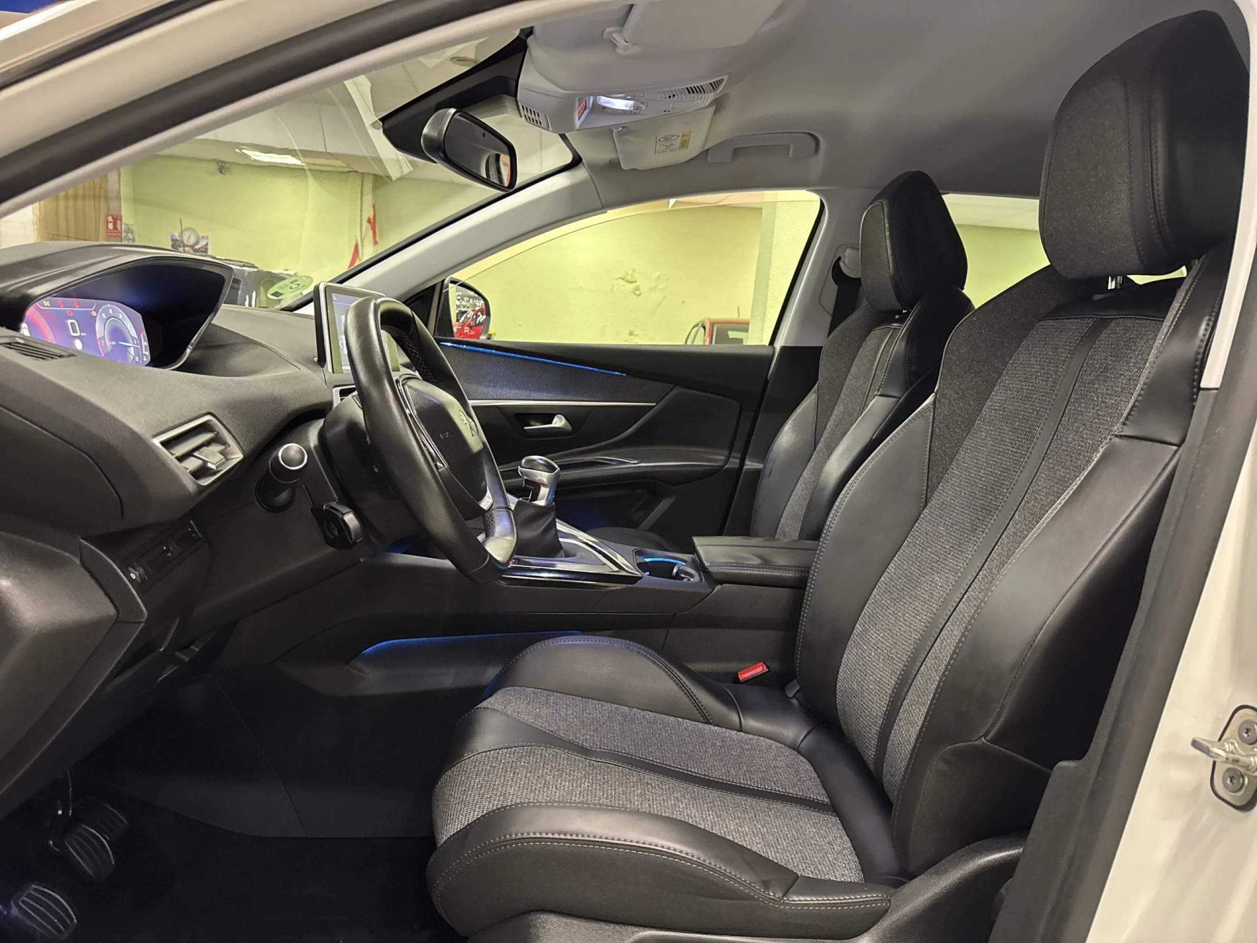 Peugeot 3008 PureTech 130 SANDS Allure 96 kW (130 CV) - Foto 8