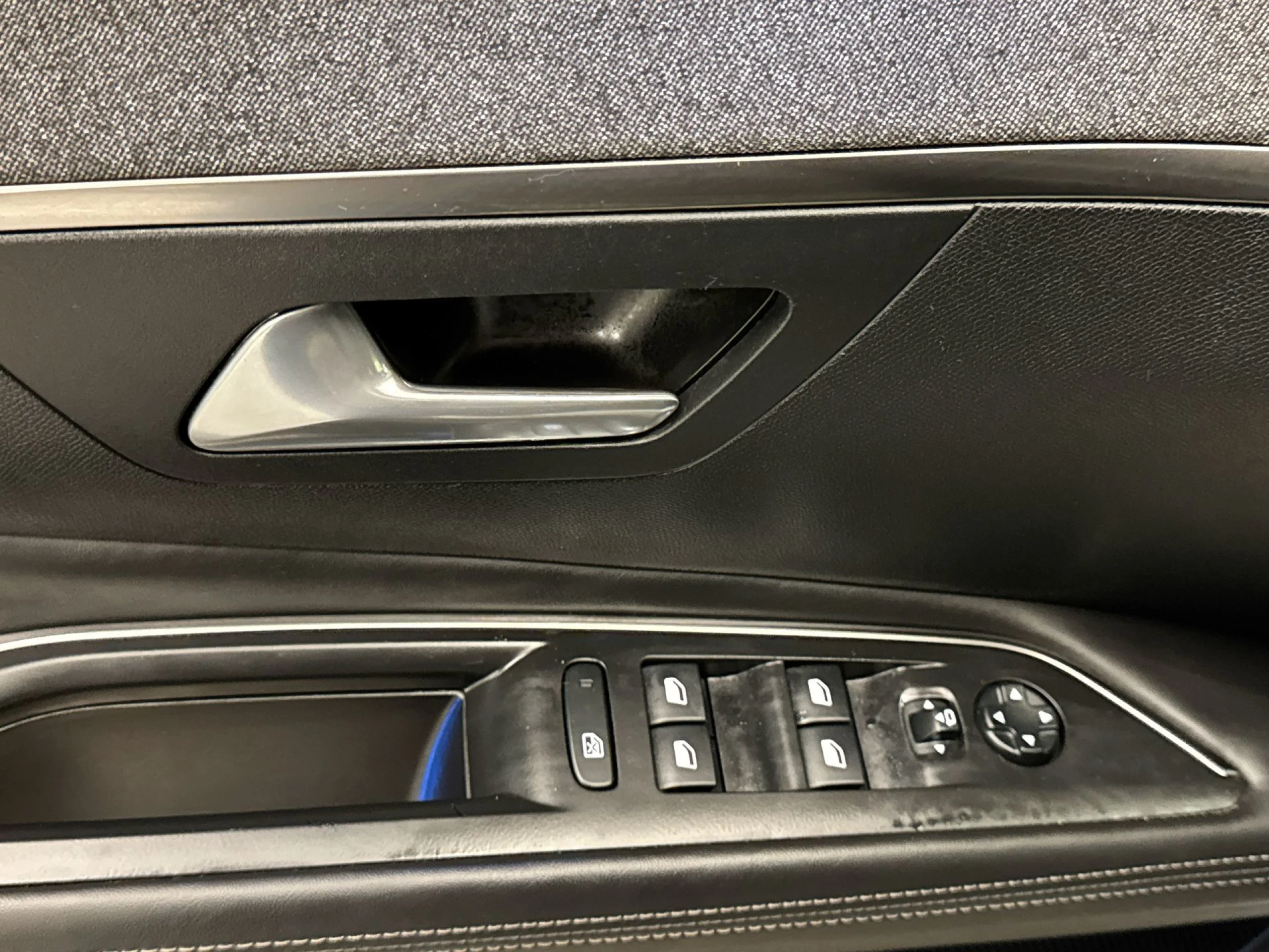 Peugeot 3008 PureTech 130 SANDS Allure 96 kW (130 CV) - Foto 10