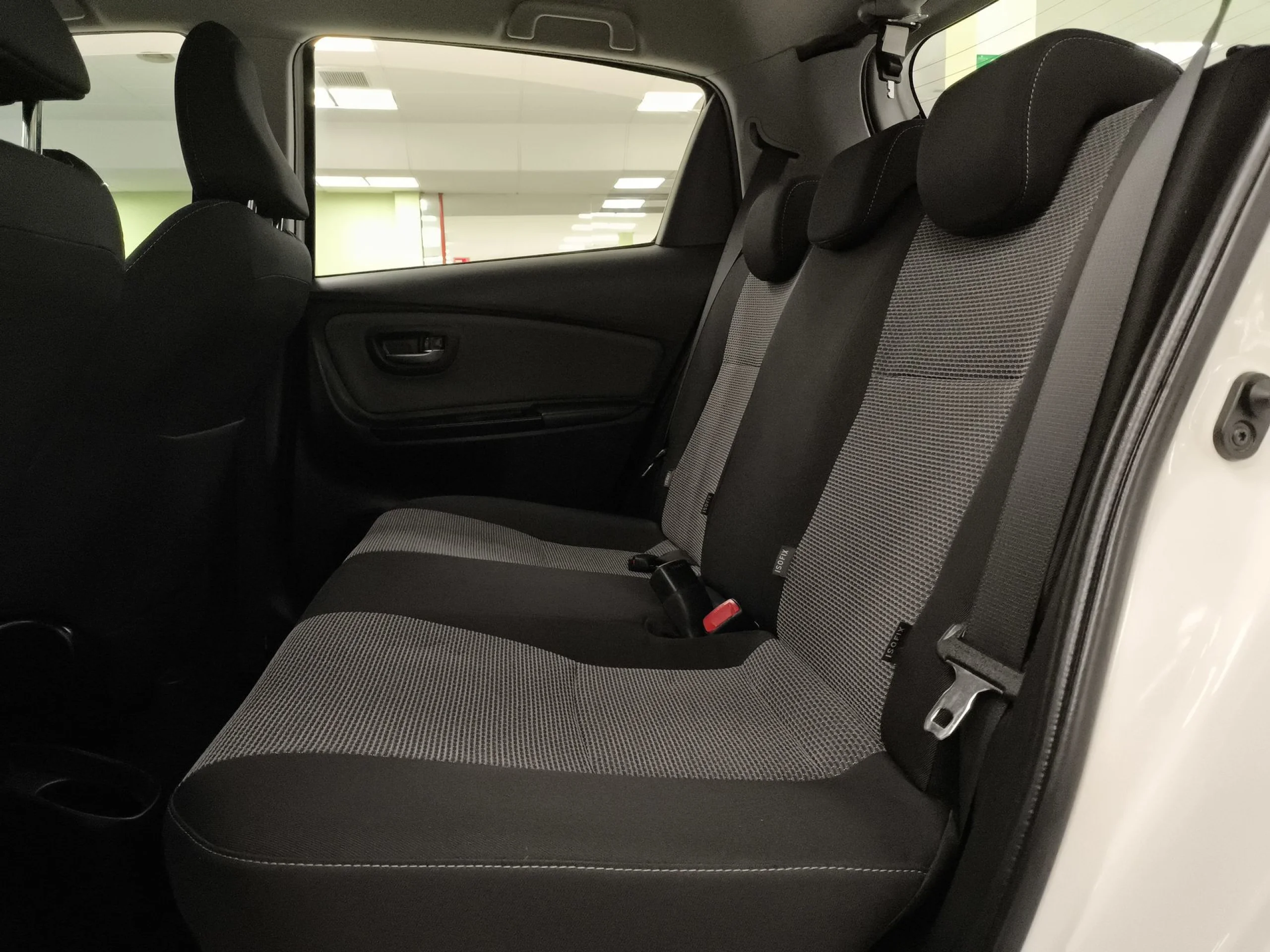 Toyota Yaris 1.5 Hybrid Active 74 kW (100 CV) - Foto 24