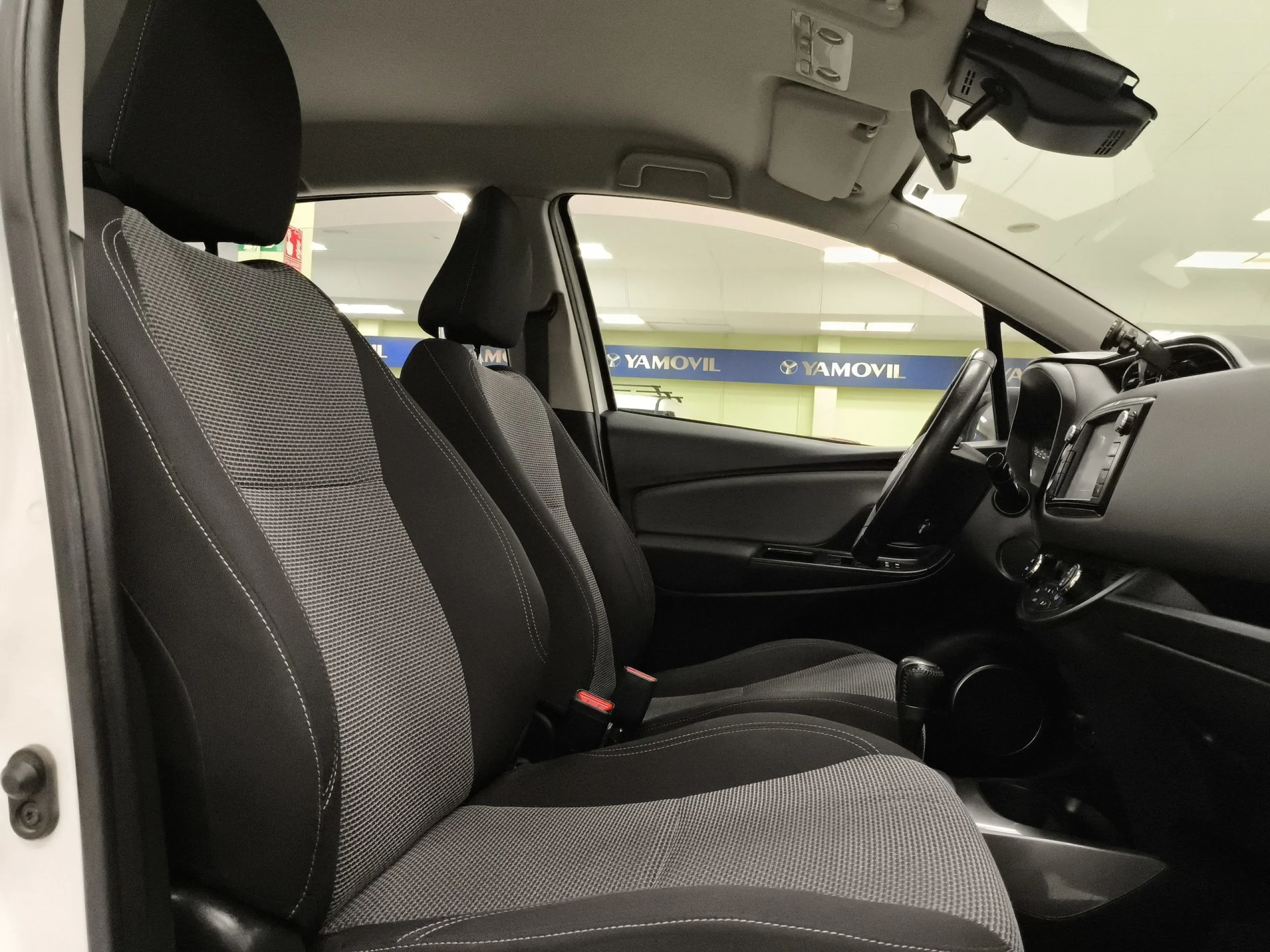 Toyota Yaris 1.5 Hybrid Active 74 kW (100 CV) - Foto 27