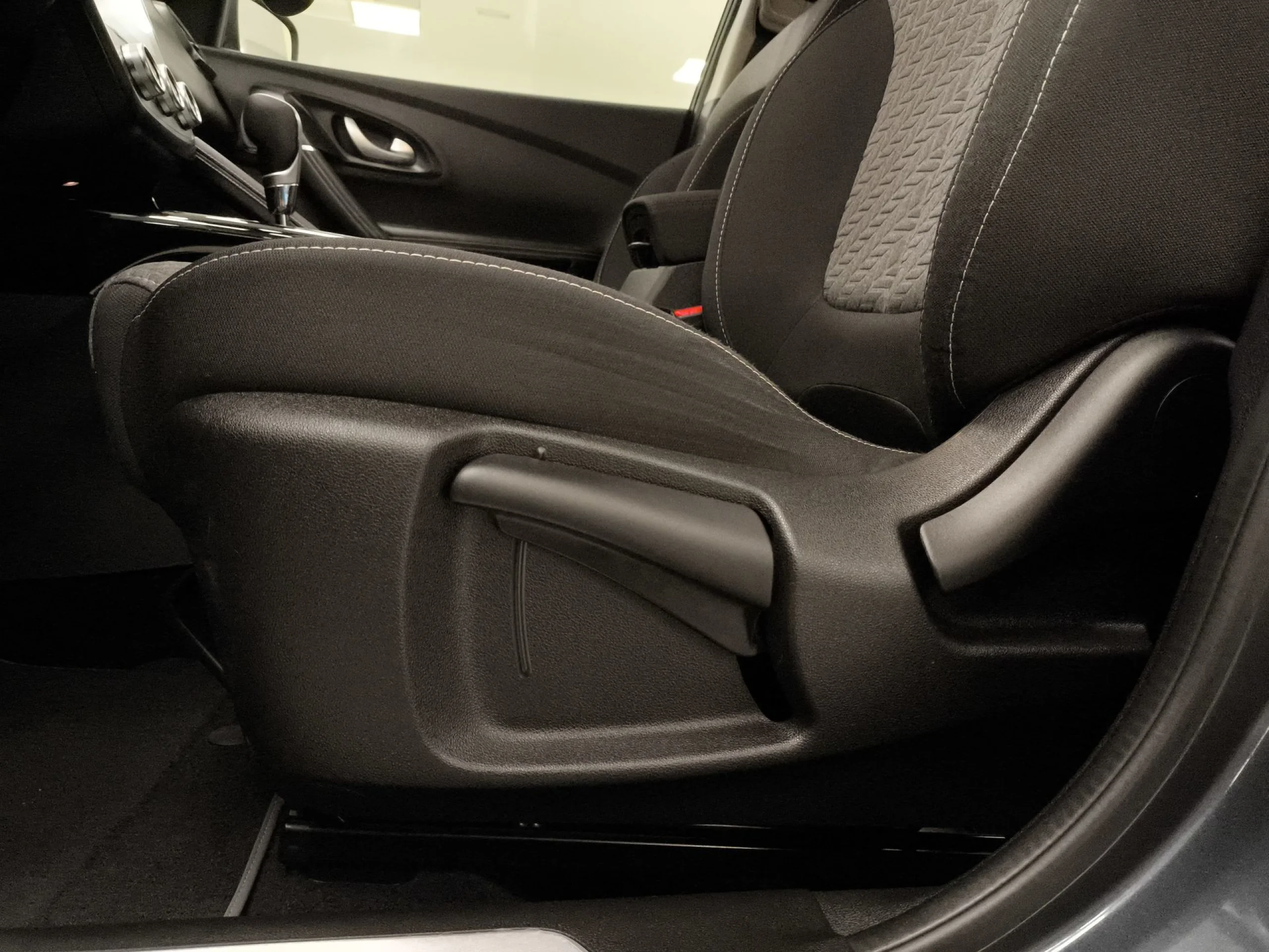 Renault Kadjar Limited GPF TCe 103 kW (140 CV) EDC - Foto 9