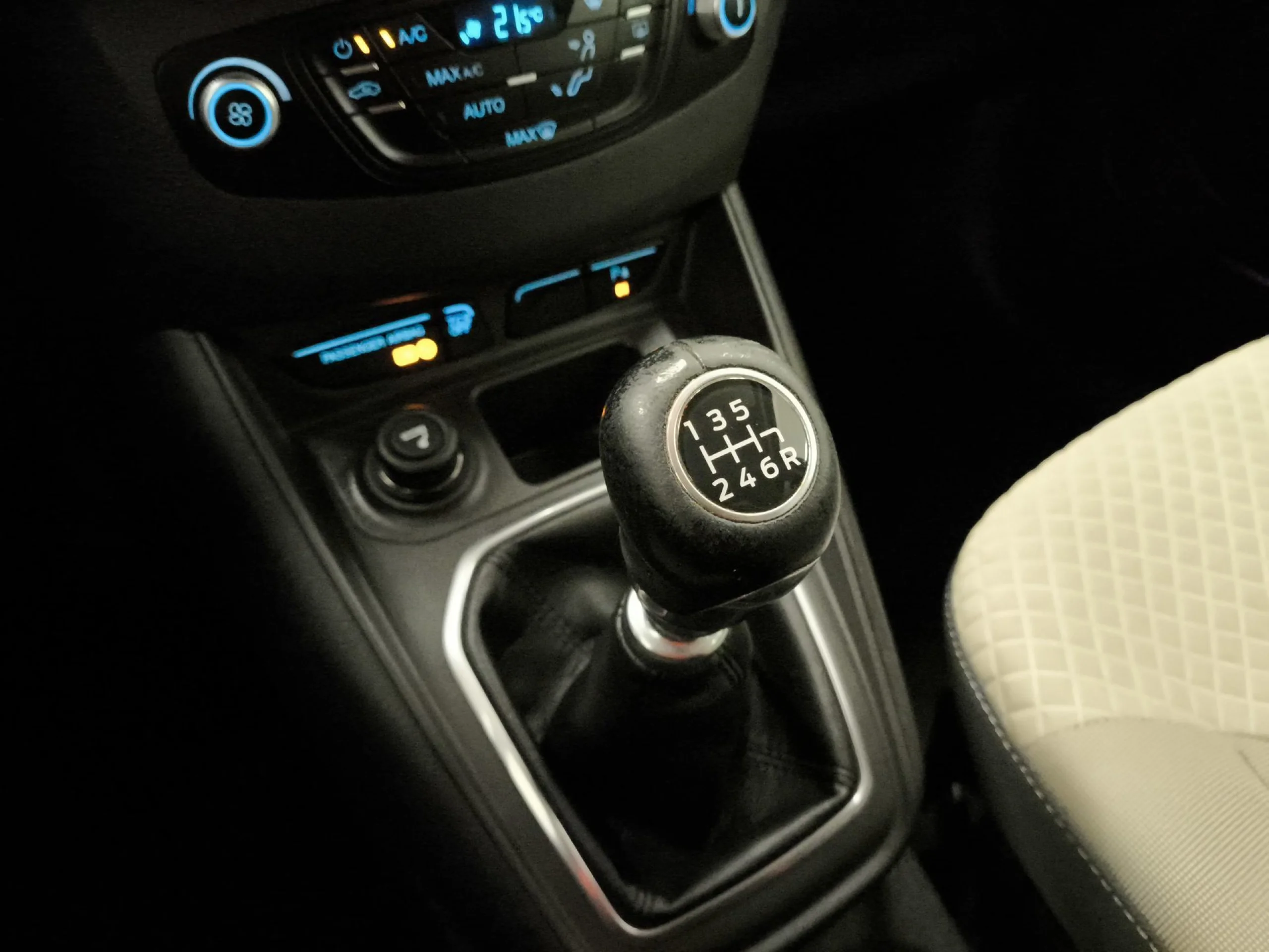 Ford Tourneo Courier 1.0 EcoBoost Titanium 74 kW (100 CV) - Foto 24