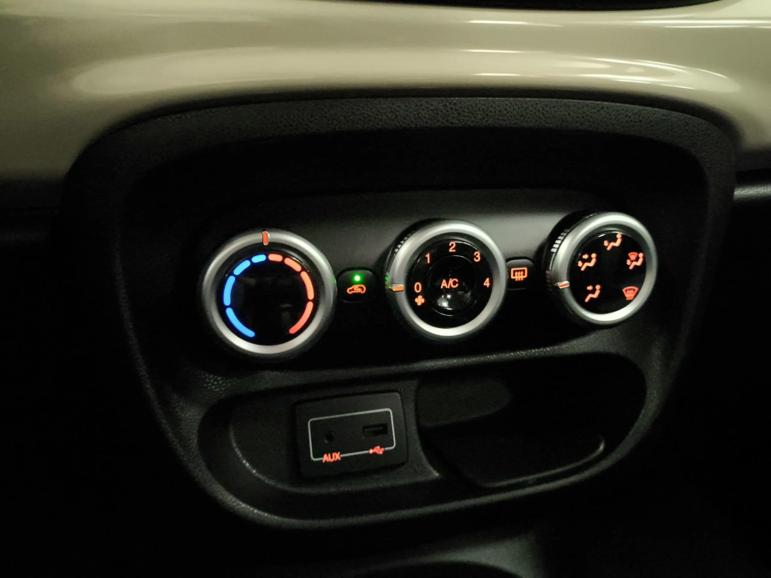 Fiat 500L 1.4 Lounge 70 kW (95 CV) - Foto 14