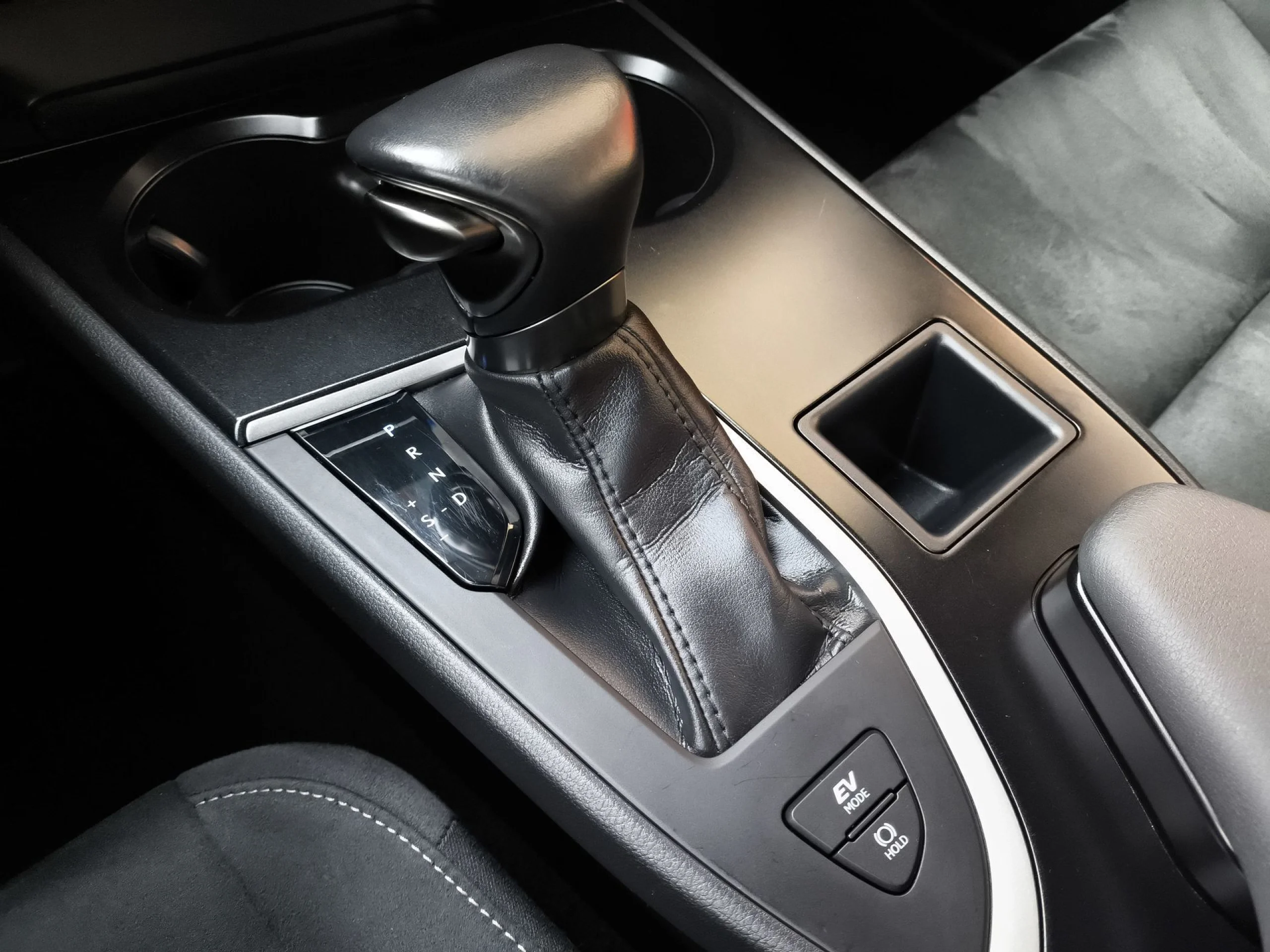 Lexus Ux 250h Business 2WD 135 kW (184 CV) - Foto 22