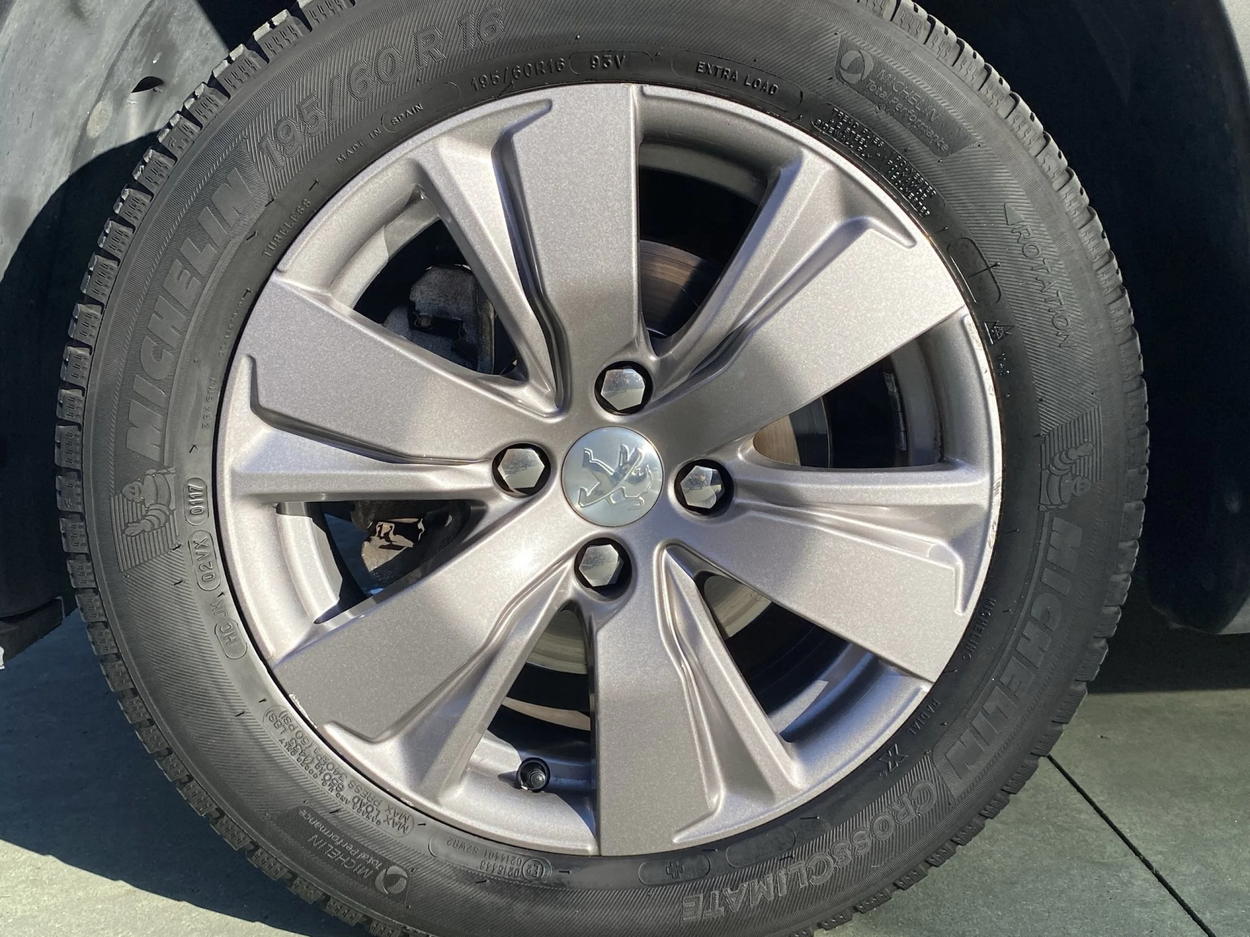 Peugeot 2008 PureTech Signature EAT6 96 kW (130 CV) - Foto 7