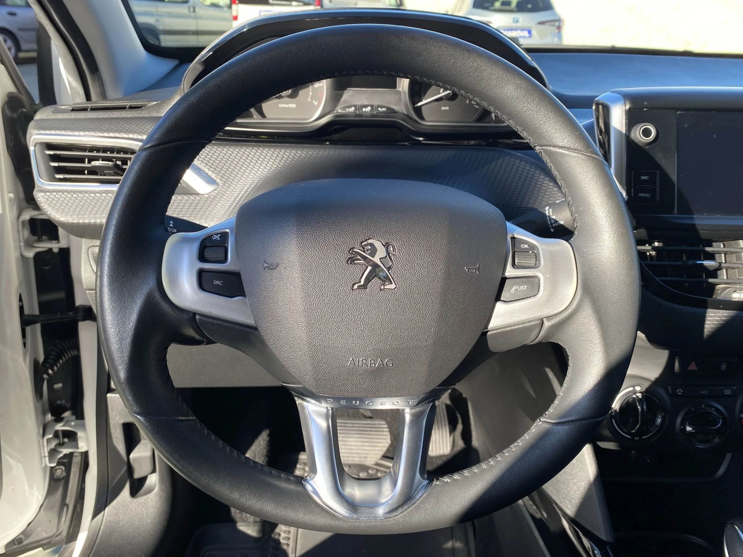 Peugeot 2008 PureTech Signature EAT6 96 kW (130 CV) - Foto 11