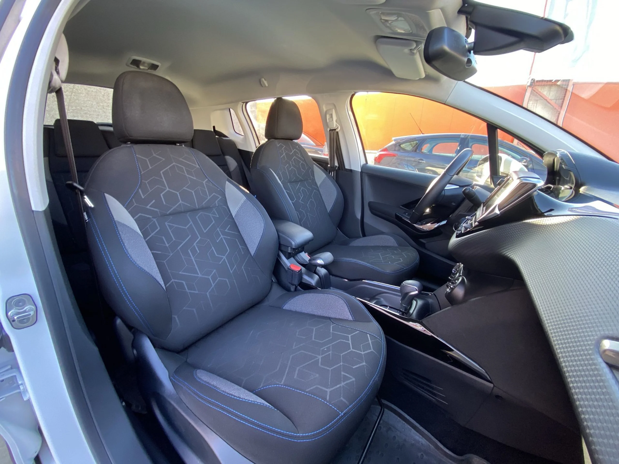 Peugeot 2008 PureTech Signature EAT6 96 kW (130 CV) - Foto 20