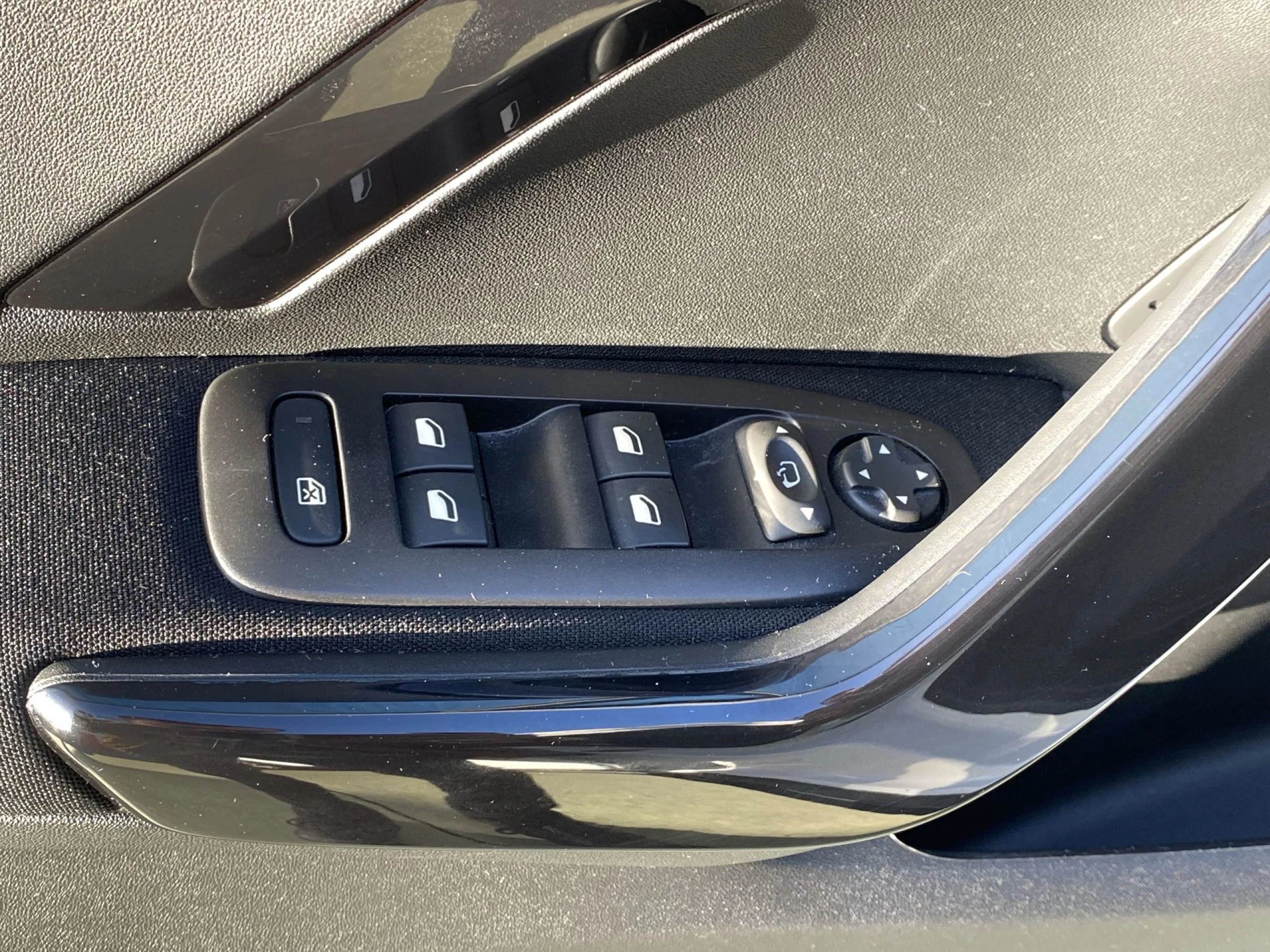 Peugeot 2008 PureTech Signature EAT6 96 kW (130 CV) - Foto 10