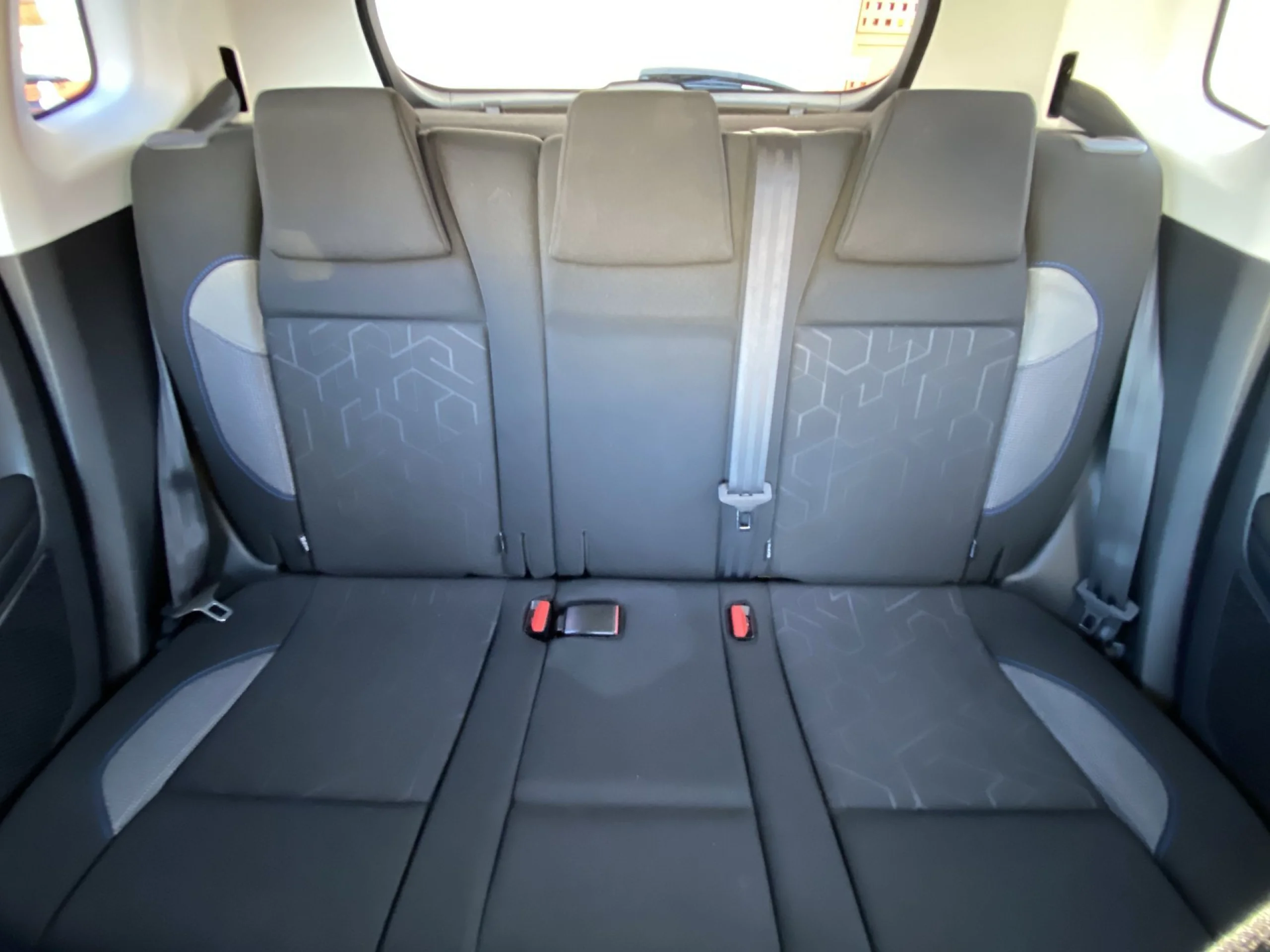 Peugeot 2008 PureTech Signature EAT6 96 kW (130 CV) - Foto 18