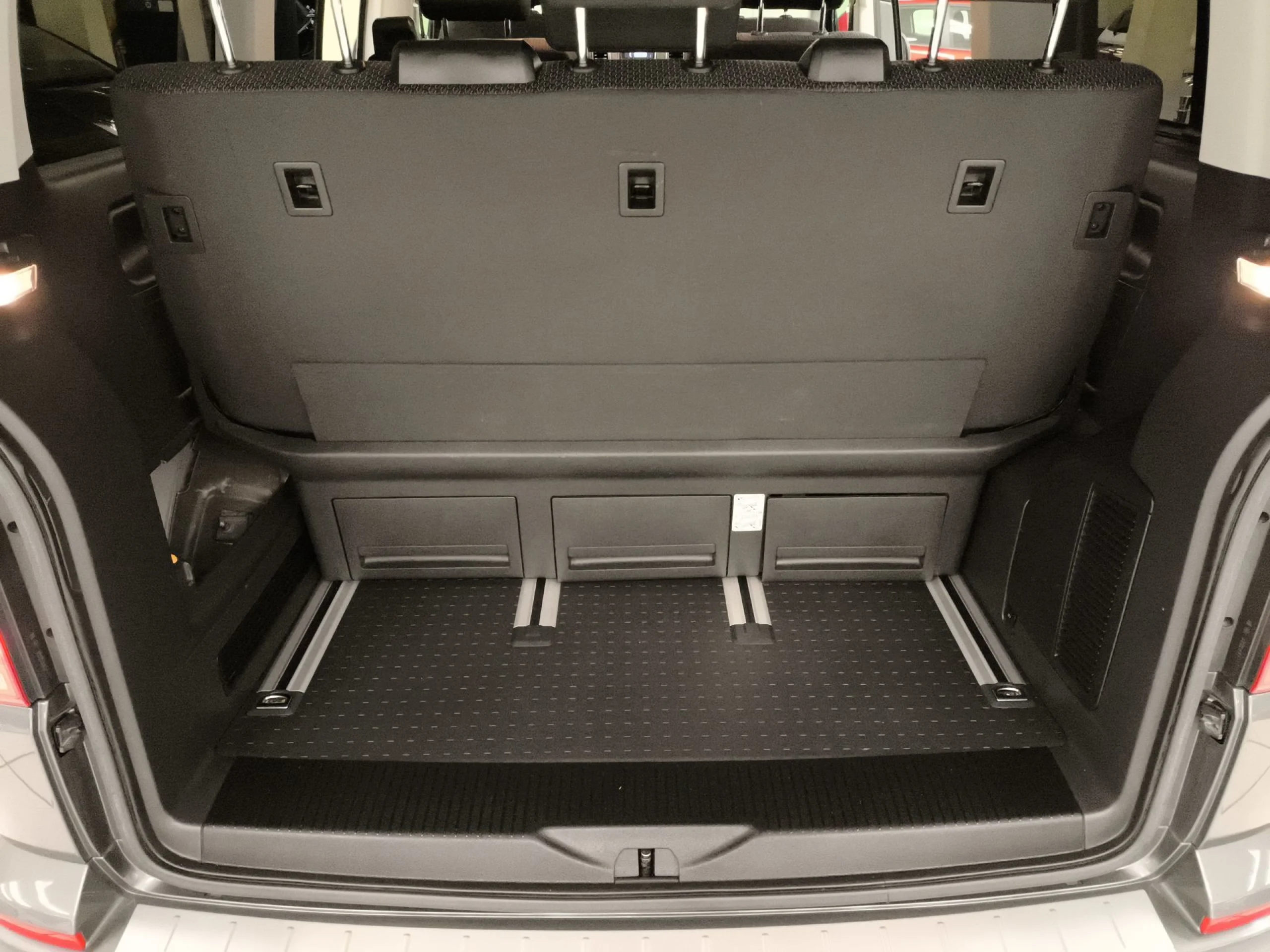 Volkswagen Multivan Trendline 2.0 TDI BMT 110 kW (150 CV) DSG - Foto 20
