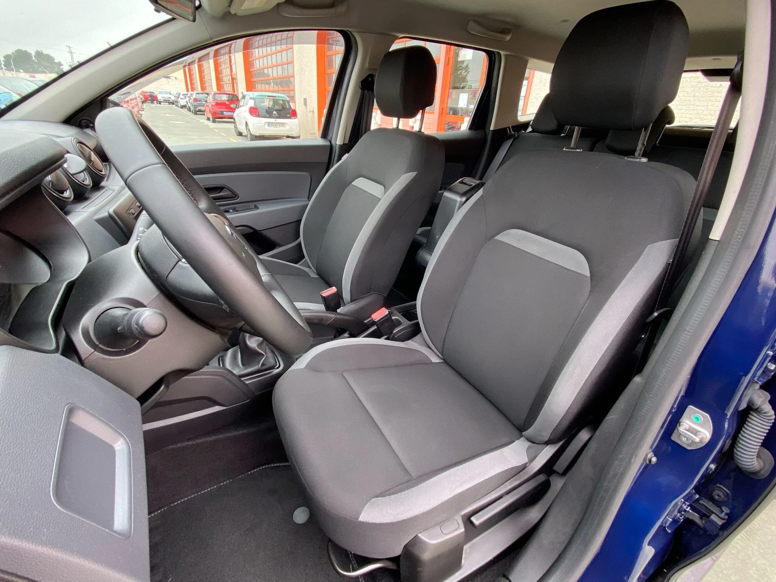 Dacia Duster Essential TCE 96 kW (130 CV) 4X2 GPF - Foto 8