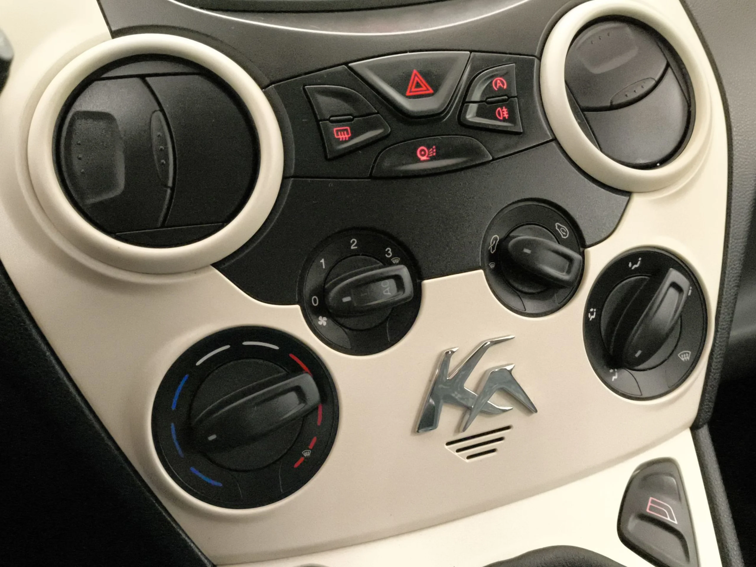 Ford Ka 1.2 Duratec SANDS Trend+ 51 kW (69 CV) - Foto 13