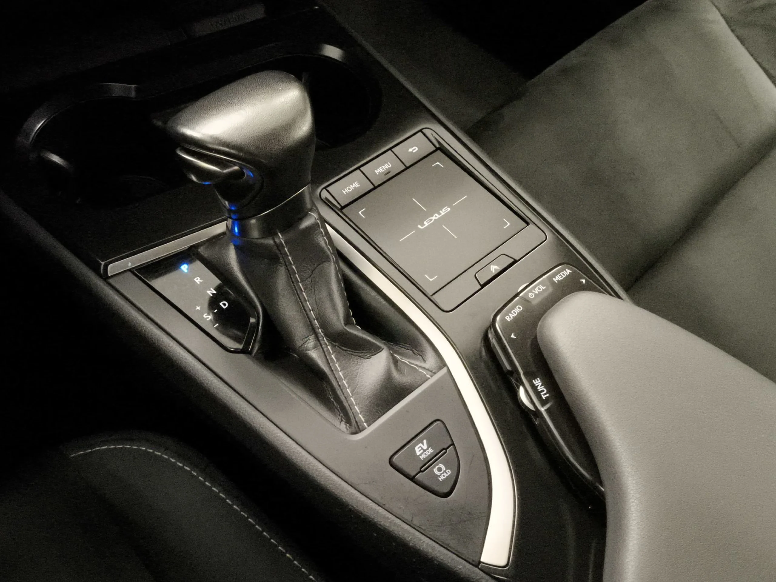 Lexus Ux 250h Business 2WD 135 kW (184 CV) - Foto 16