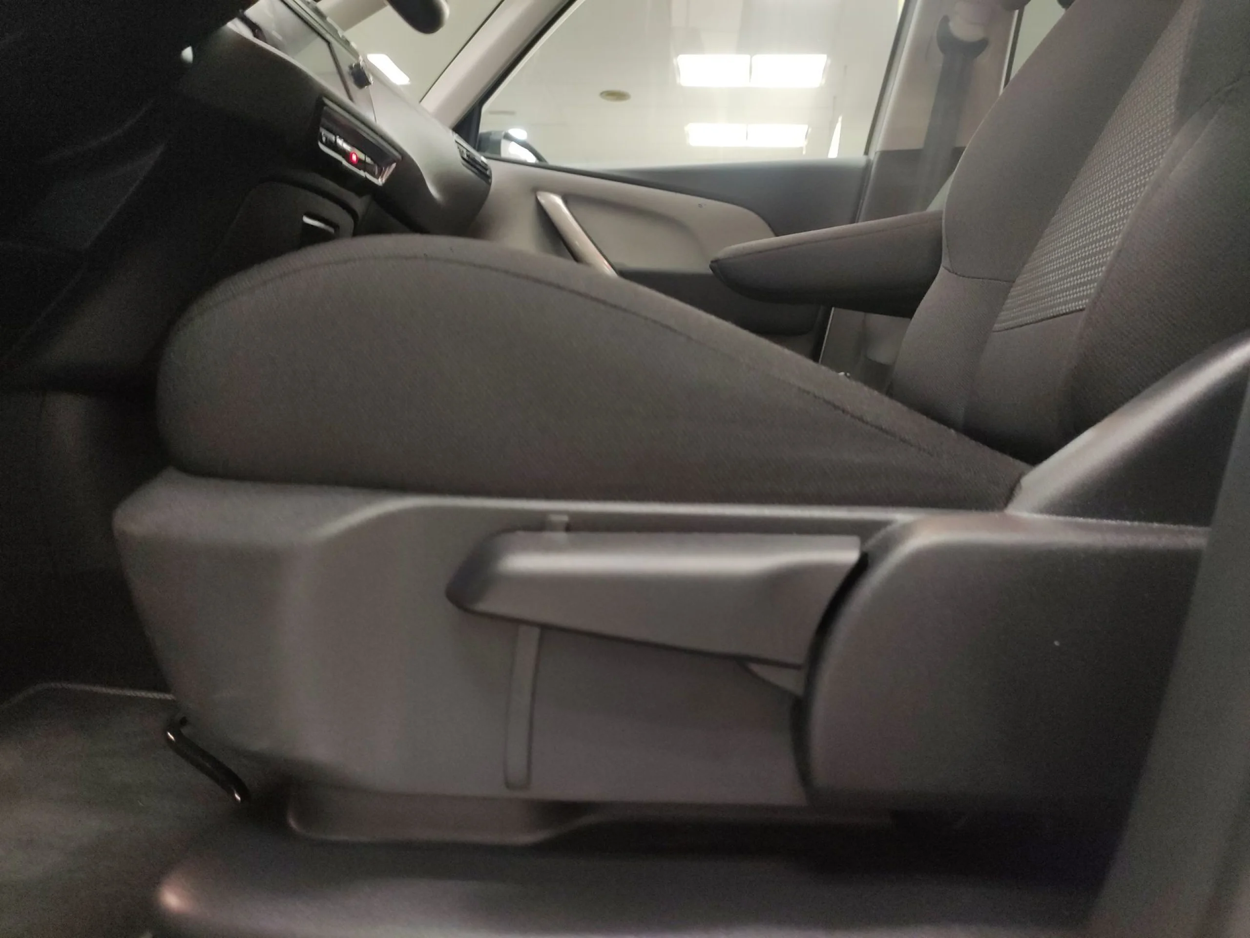 Citroen Grand C4 Spacetourer PureTech 130 SANDS Shine Pack EAT8 96 kW (130 CV) - Foto 9
