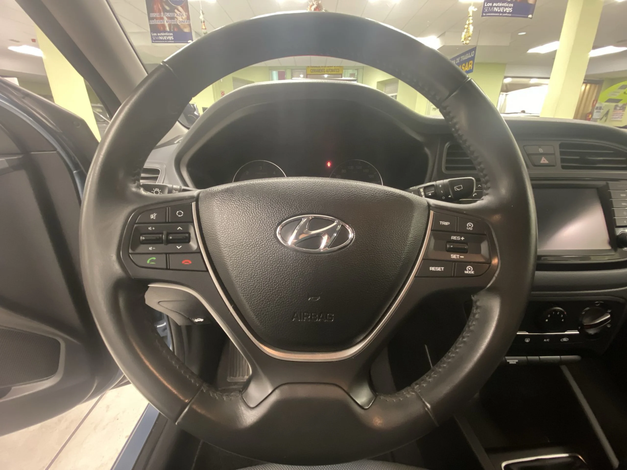 Hyundai I20 1.4 CRDI Link 66 kW (90 CV) - Foto 11