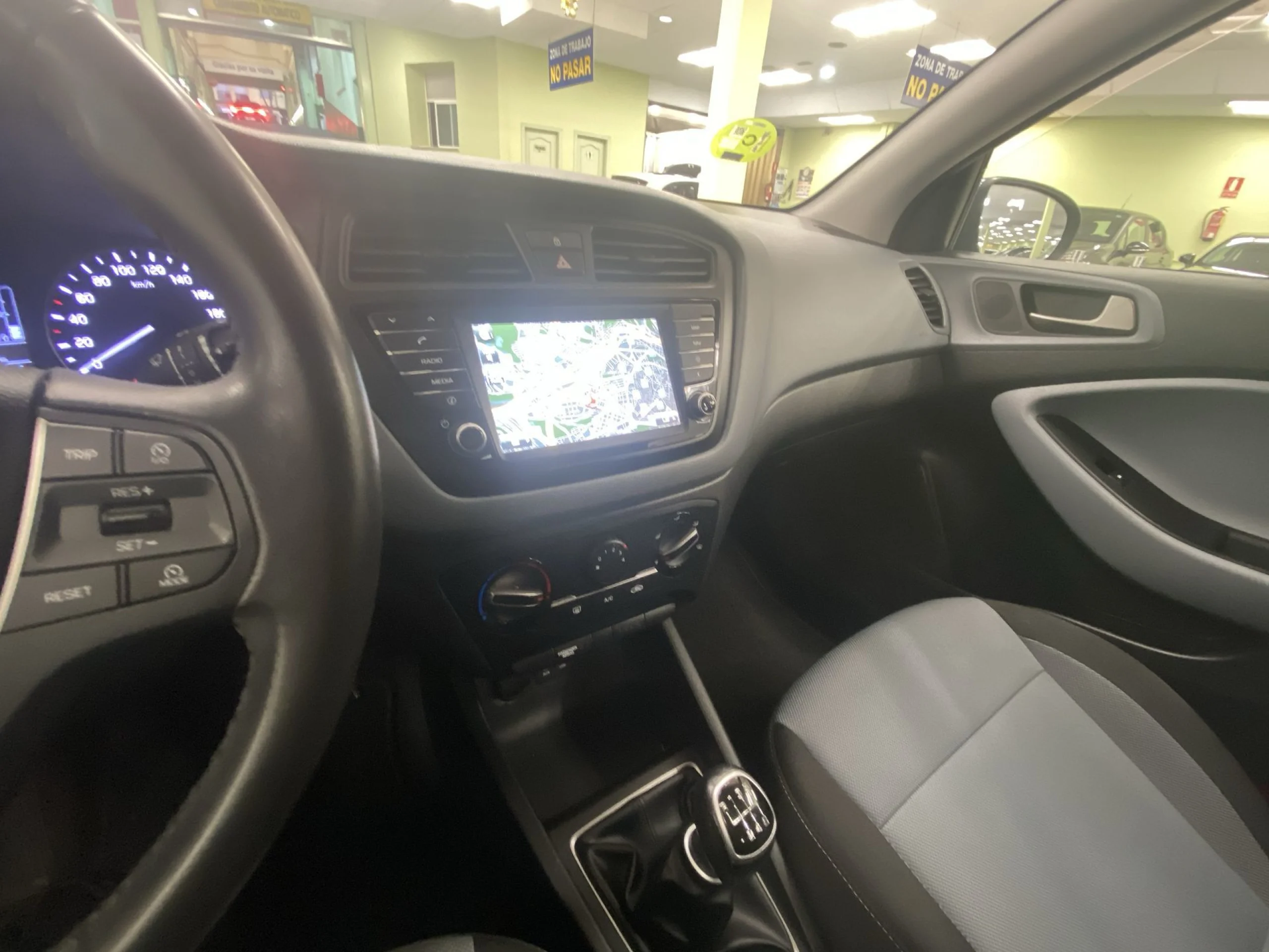 Hyundai I20 1.4 CRDI Link 66 kW (90 CV) - Foto 18