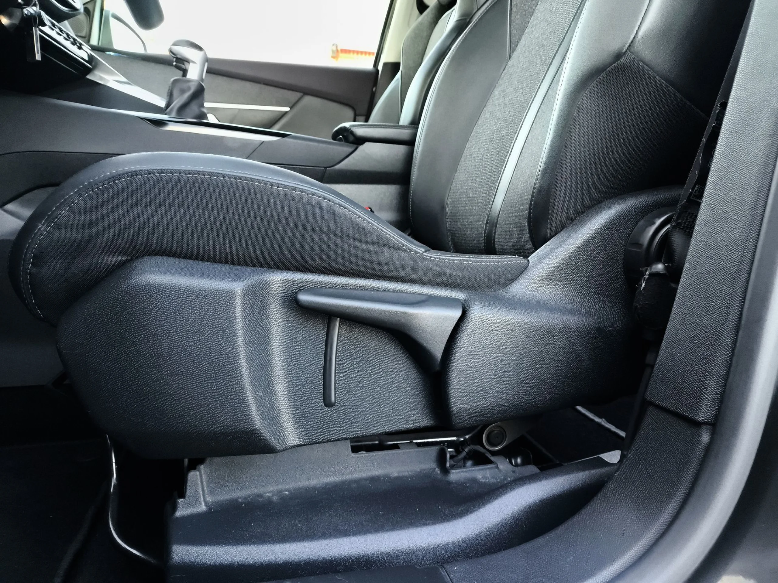 Peugeot 5008 PureTech 130 SANDS Allure 96 kW (130 CV) - Foto 9