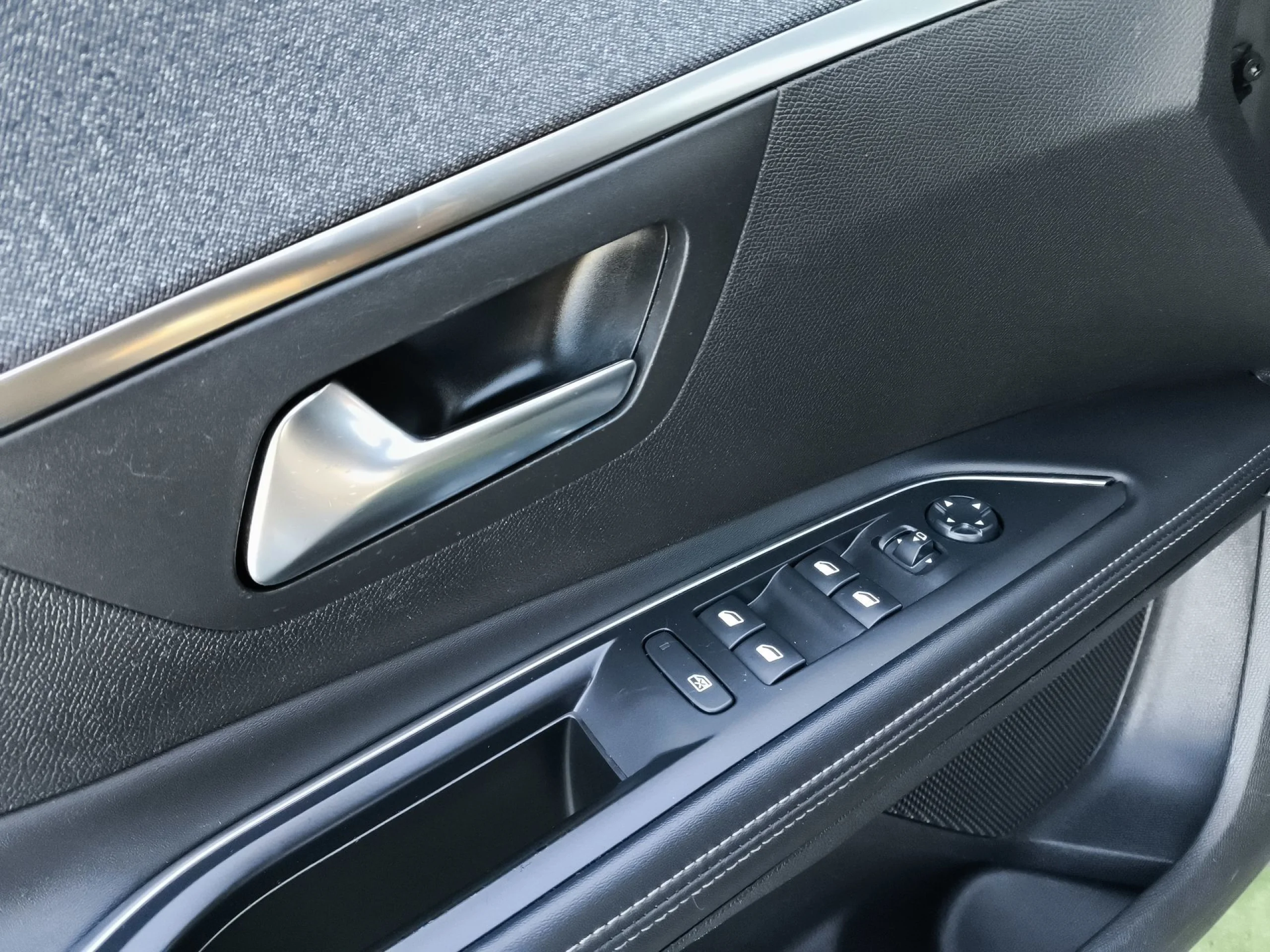 Peugeot 5008 PureTech 130 SANDS Allure 96 kW (130 CV) - Foto 10