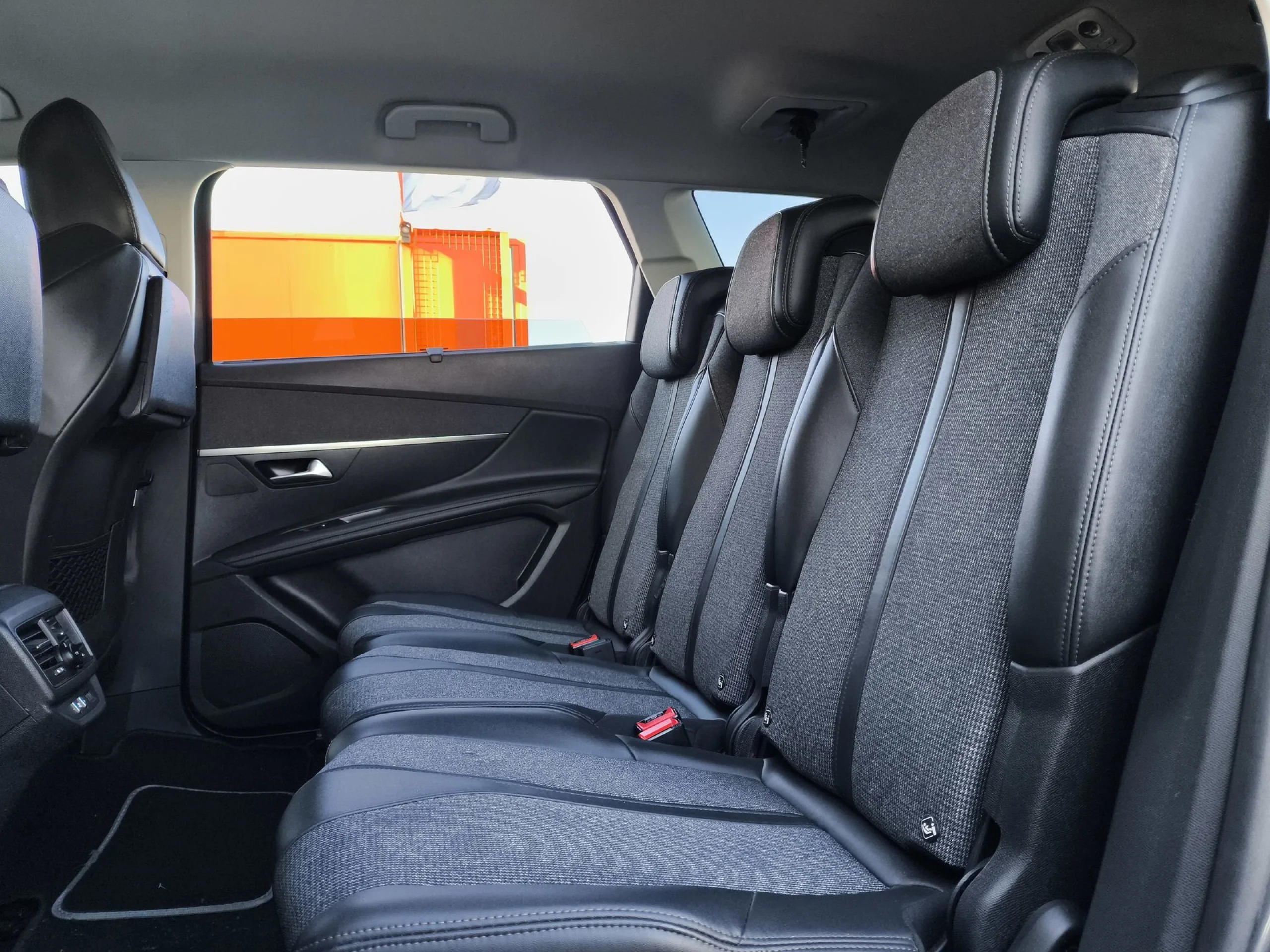 Peugeot 5008 PureTech 130 SANDS Allure 96 kW (130 CV) - Foto 21