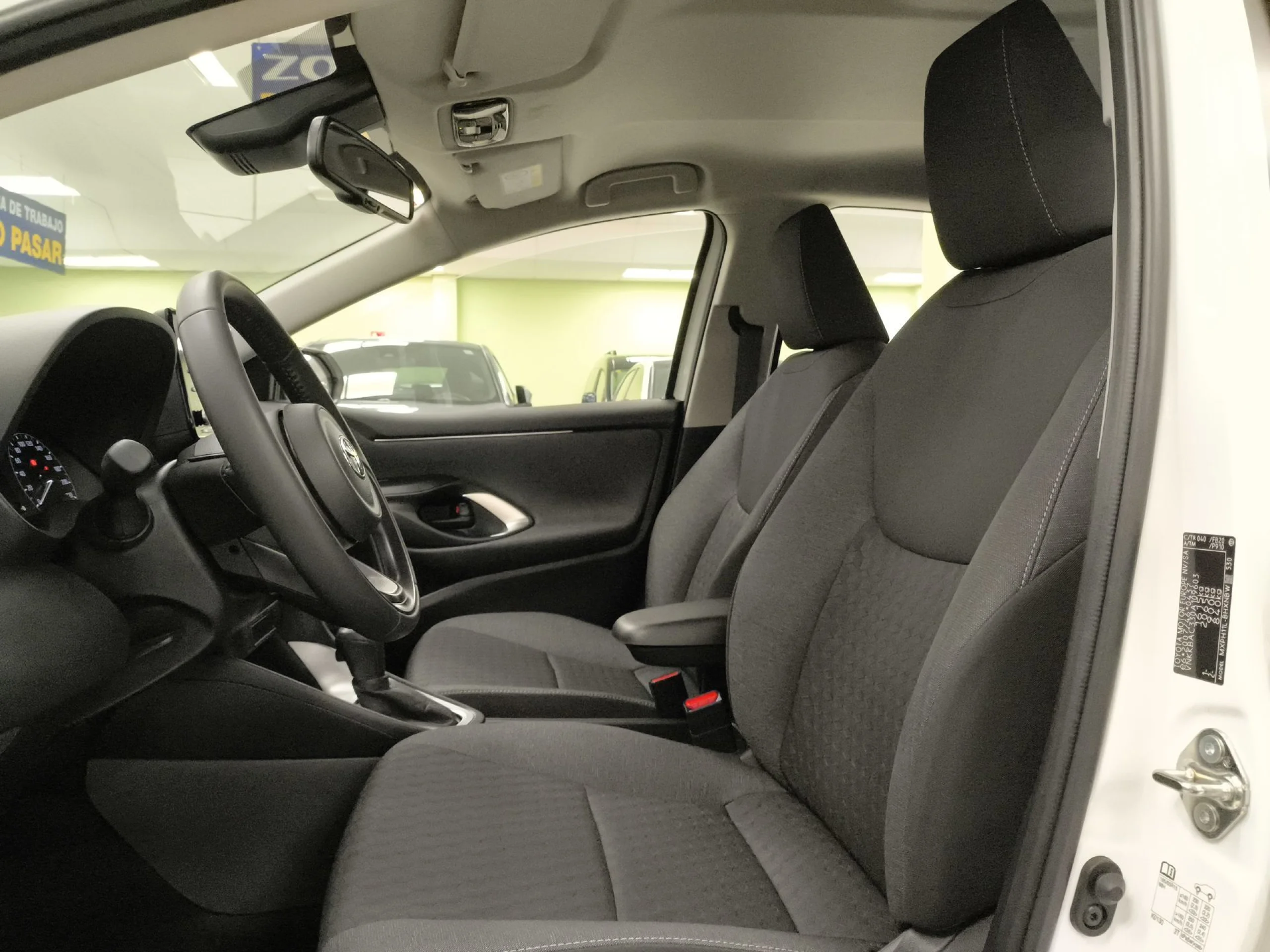 Toyota Yaris 120H Active Tech 85 kW (116 CV) - Foto 8