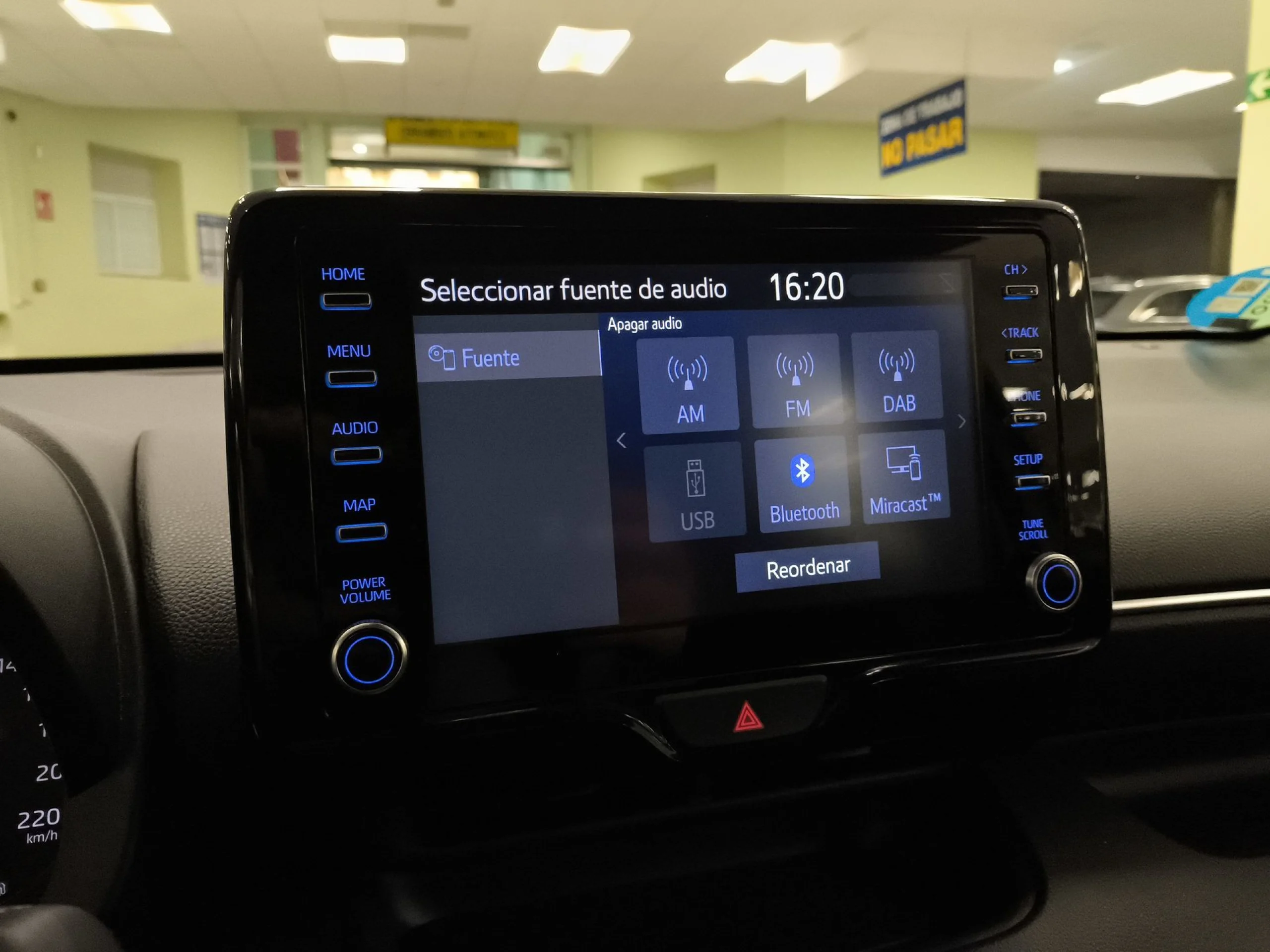 Toyota Yaris 120H Active Tech 85 kW (116 CV) - Foto 13