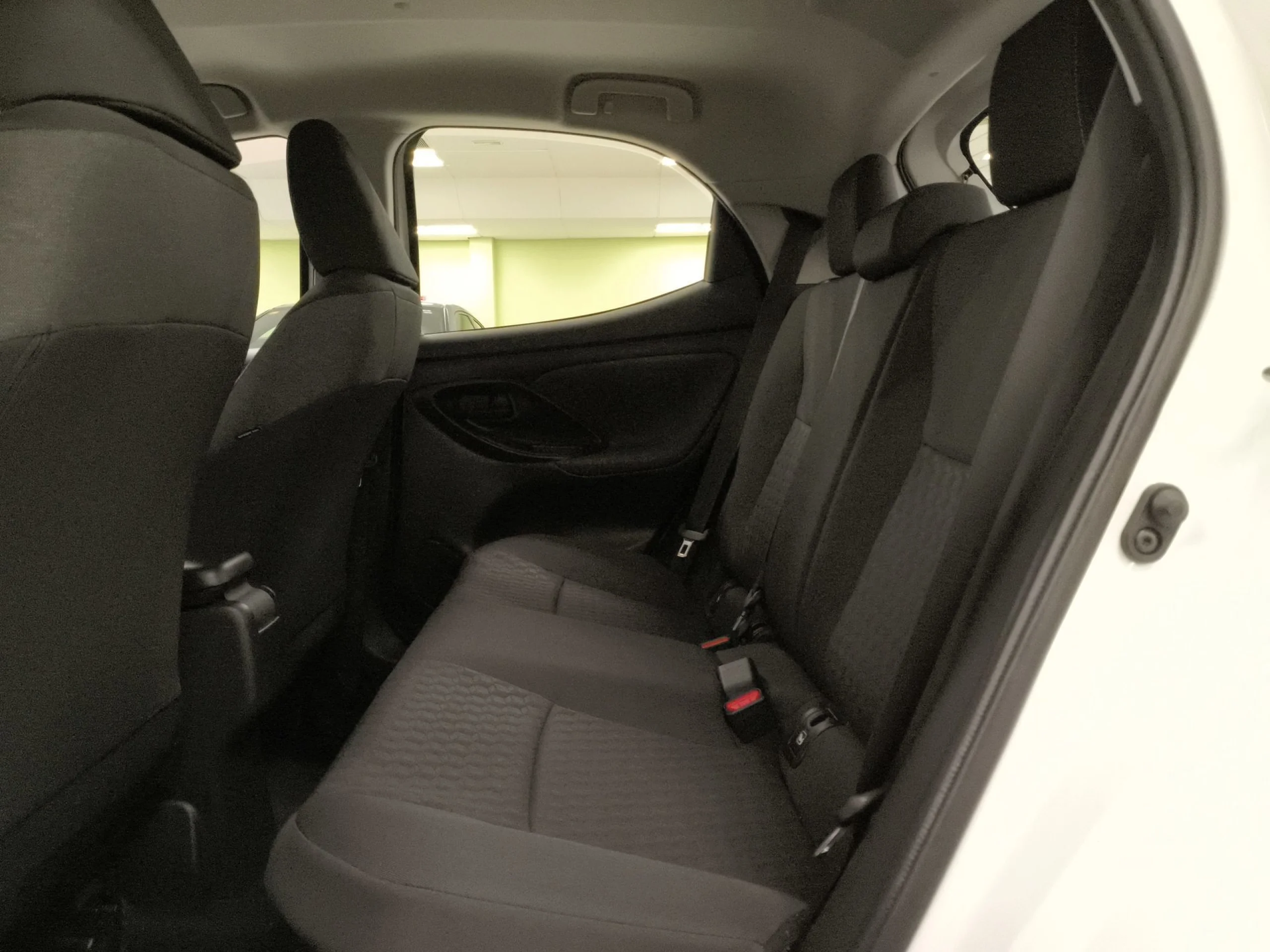 Toyota Yaris 120H Active Tech 85 kW (116 CV) - Foto 18