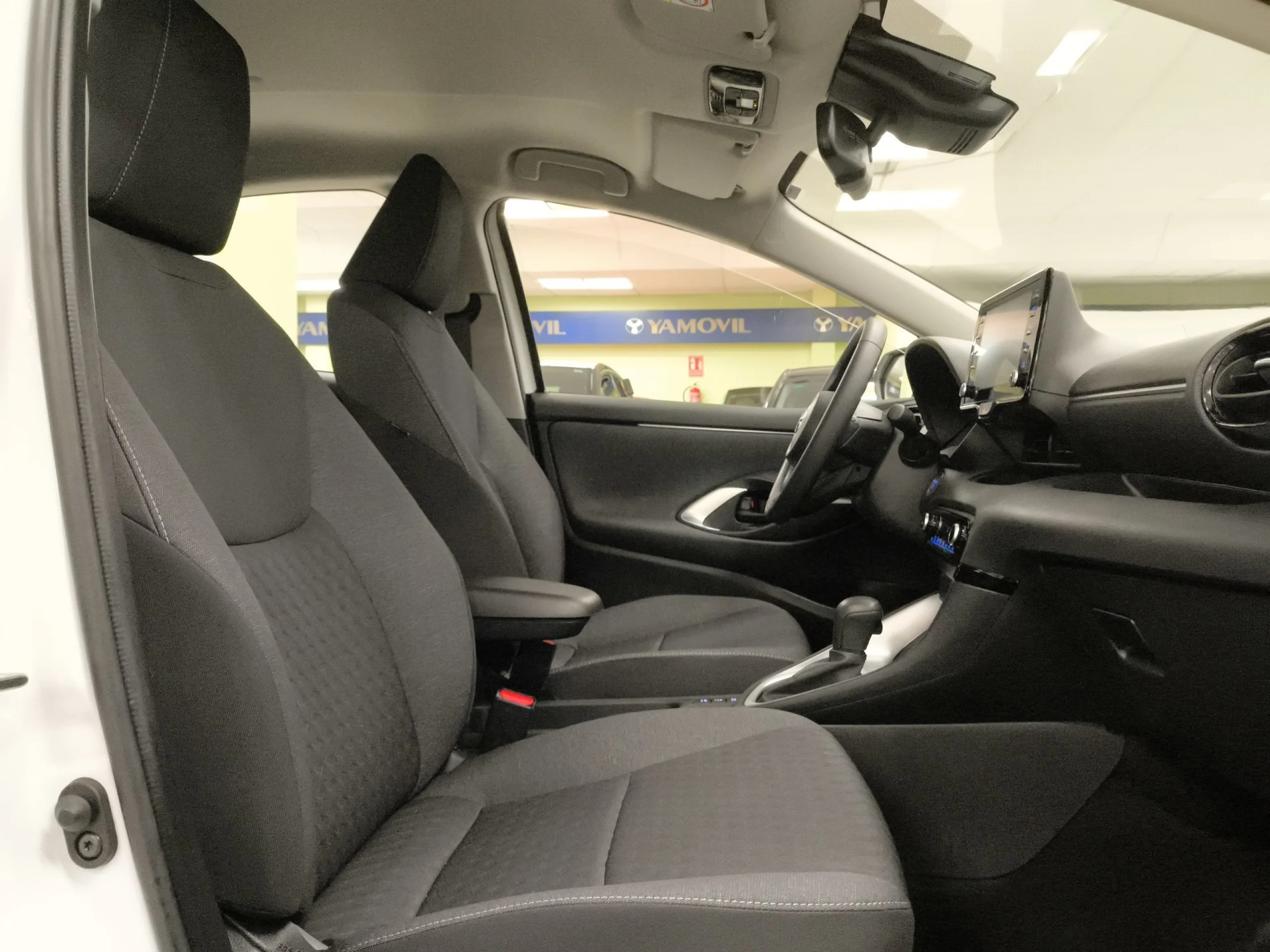 Toyota Yaris 120H Active Tech 85 kW (116 CV) - Foto 20
