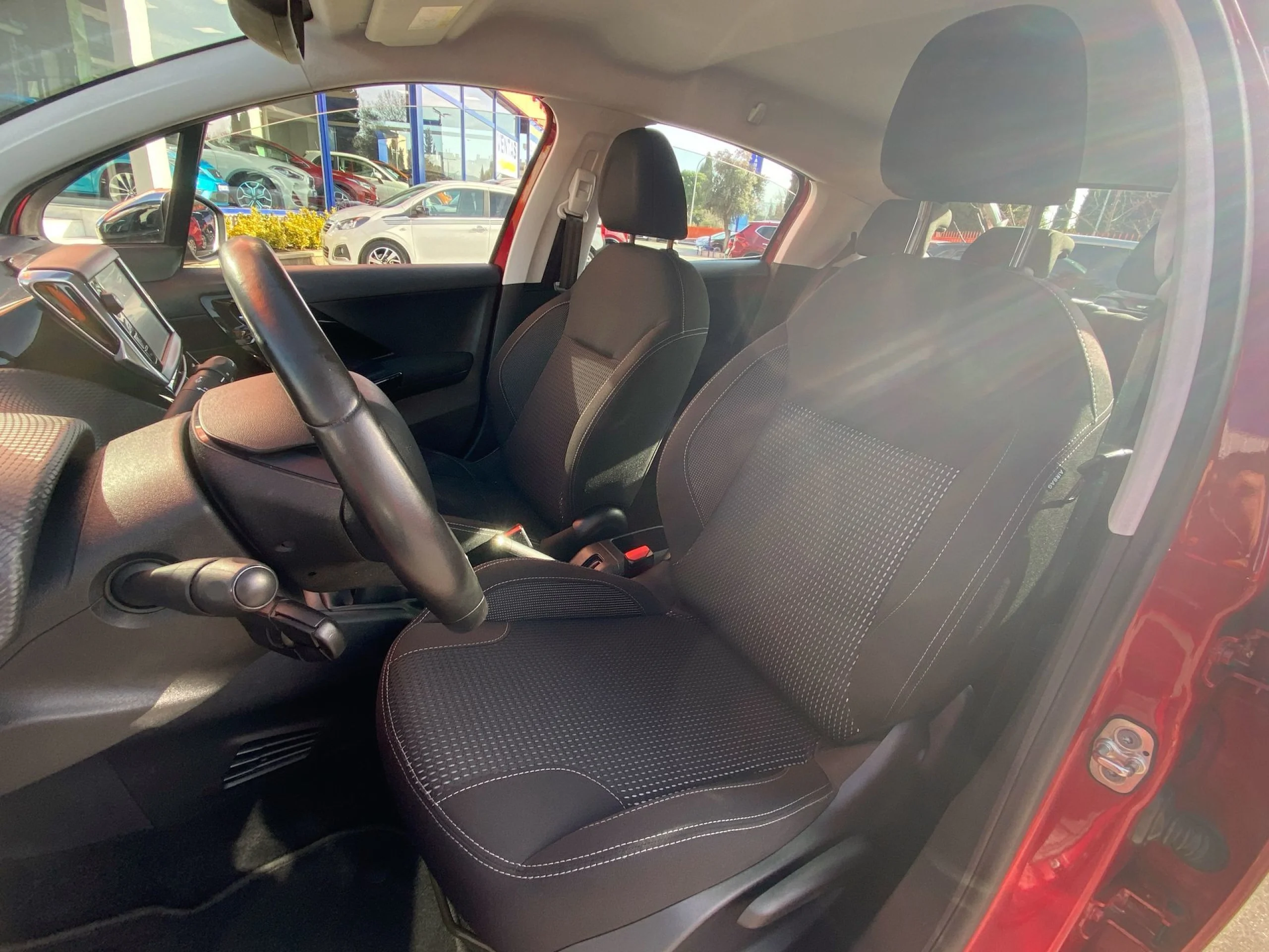 Peugeot 208 1.2 PureTech Allure 60 kW (82 CV) - Foto 8