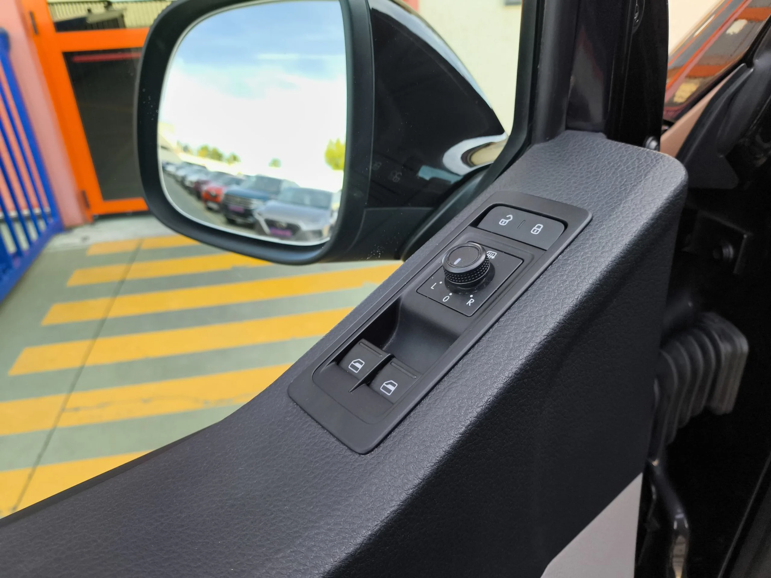 Volkswagen Caravelle Batalla Corta 2.0 TDI BMT 110 kW (150 CV) DSG - Foto 10