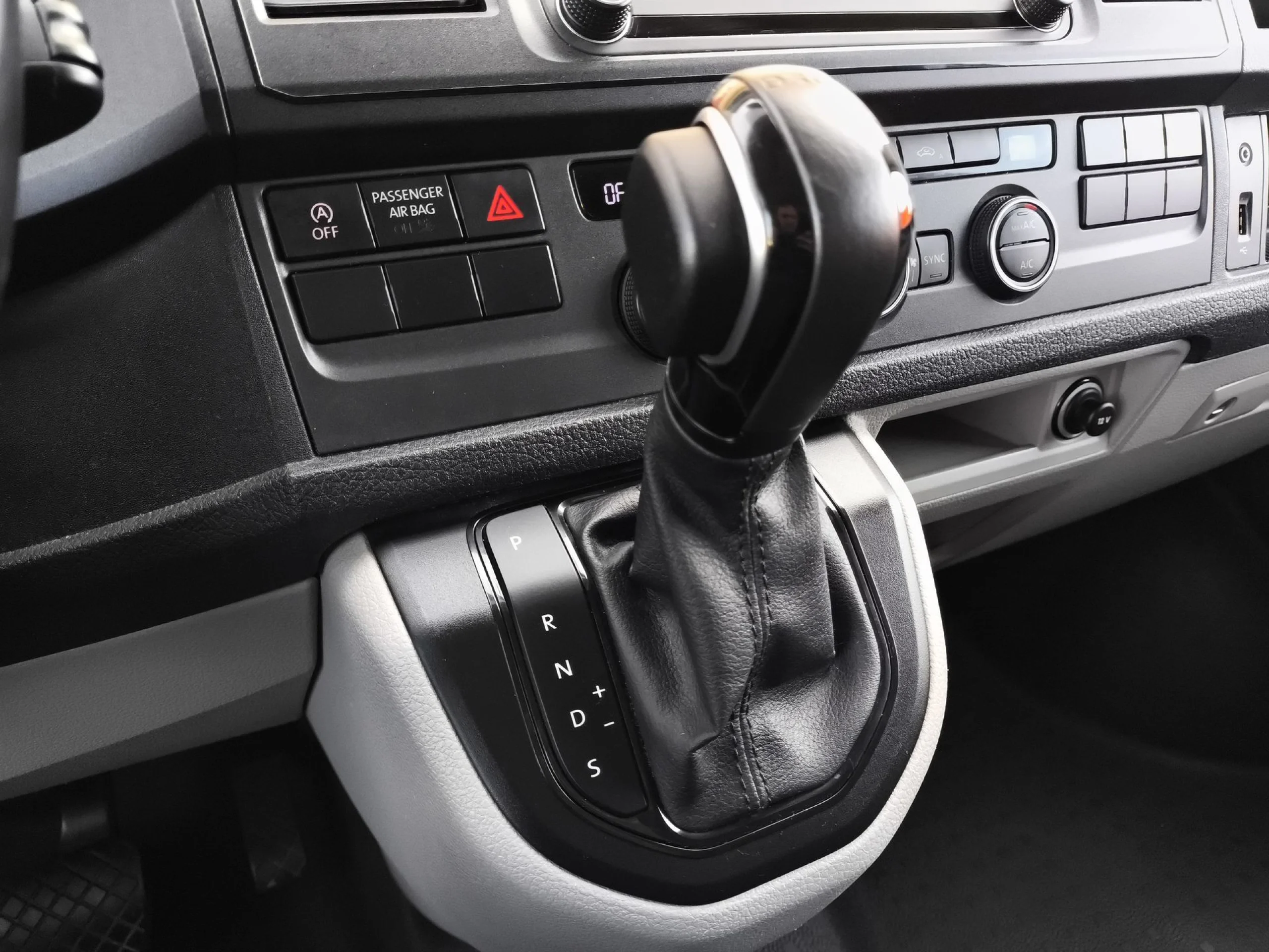 Volkswagen Caravelle Batalla Corta 2.0 TDI BMT 110 kW (150 CV) DSG - Foto 19