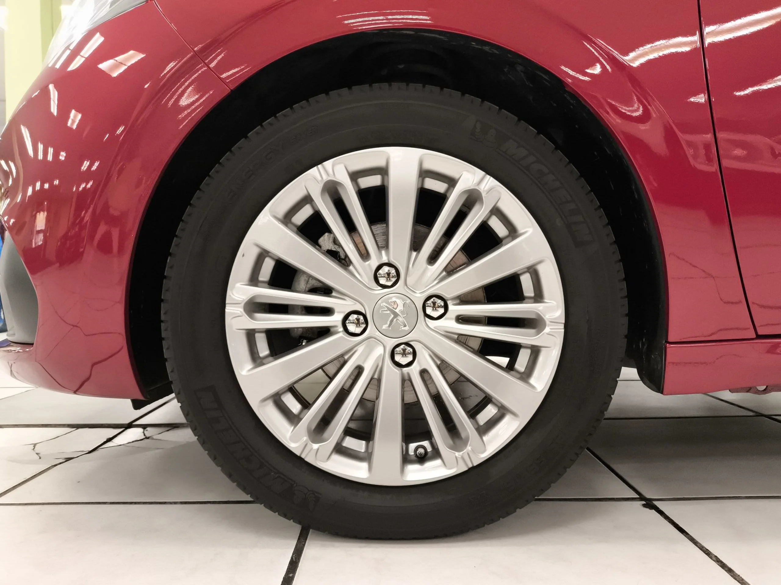 Peugeot 208 1.2L PureTech Allure  60 kW (82 CV) - Foto 10