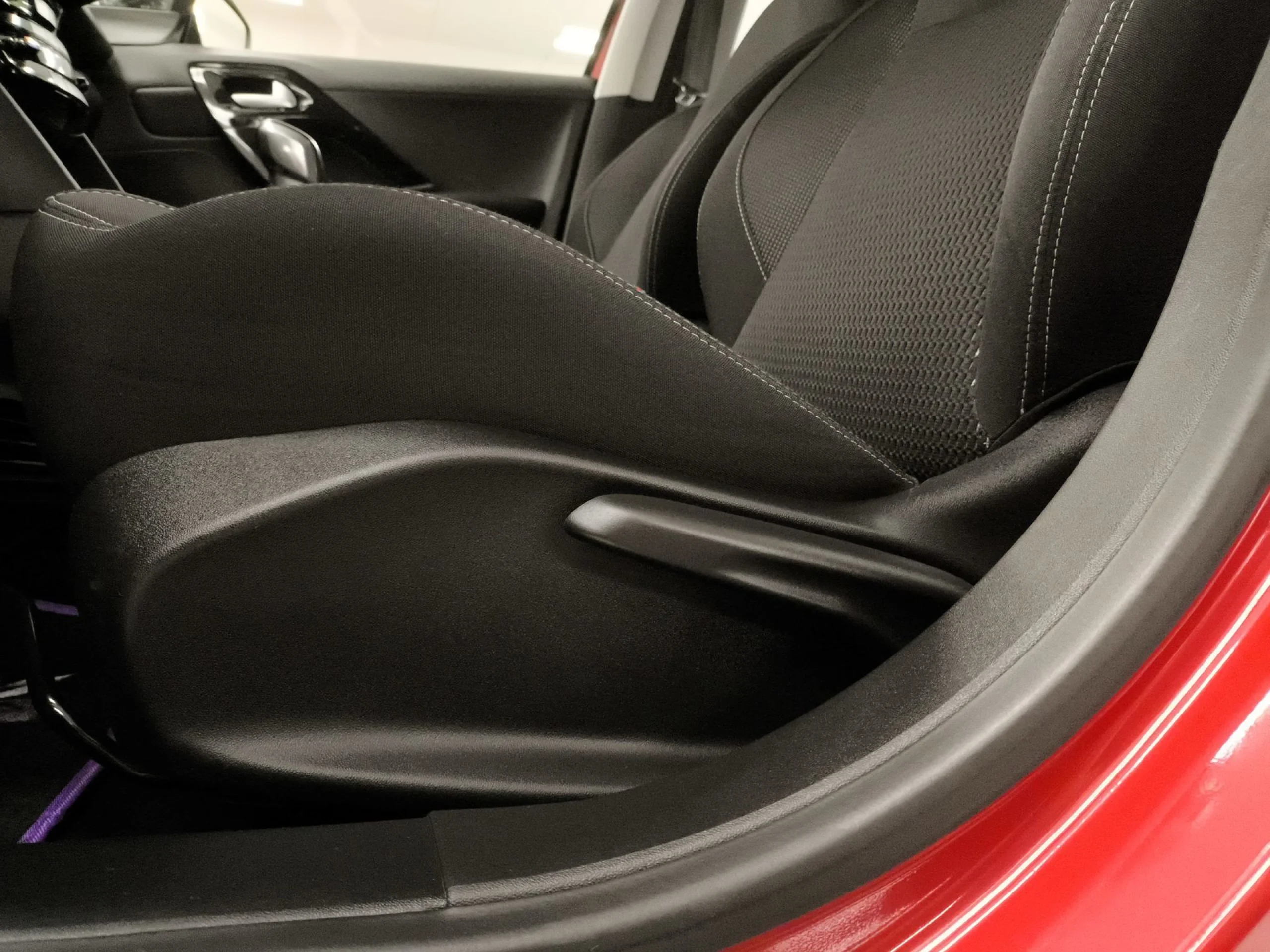 Peugeot 208 1.2L PureTech Allure  60 kW (82 CV) - Foto 12