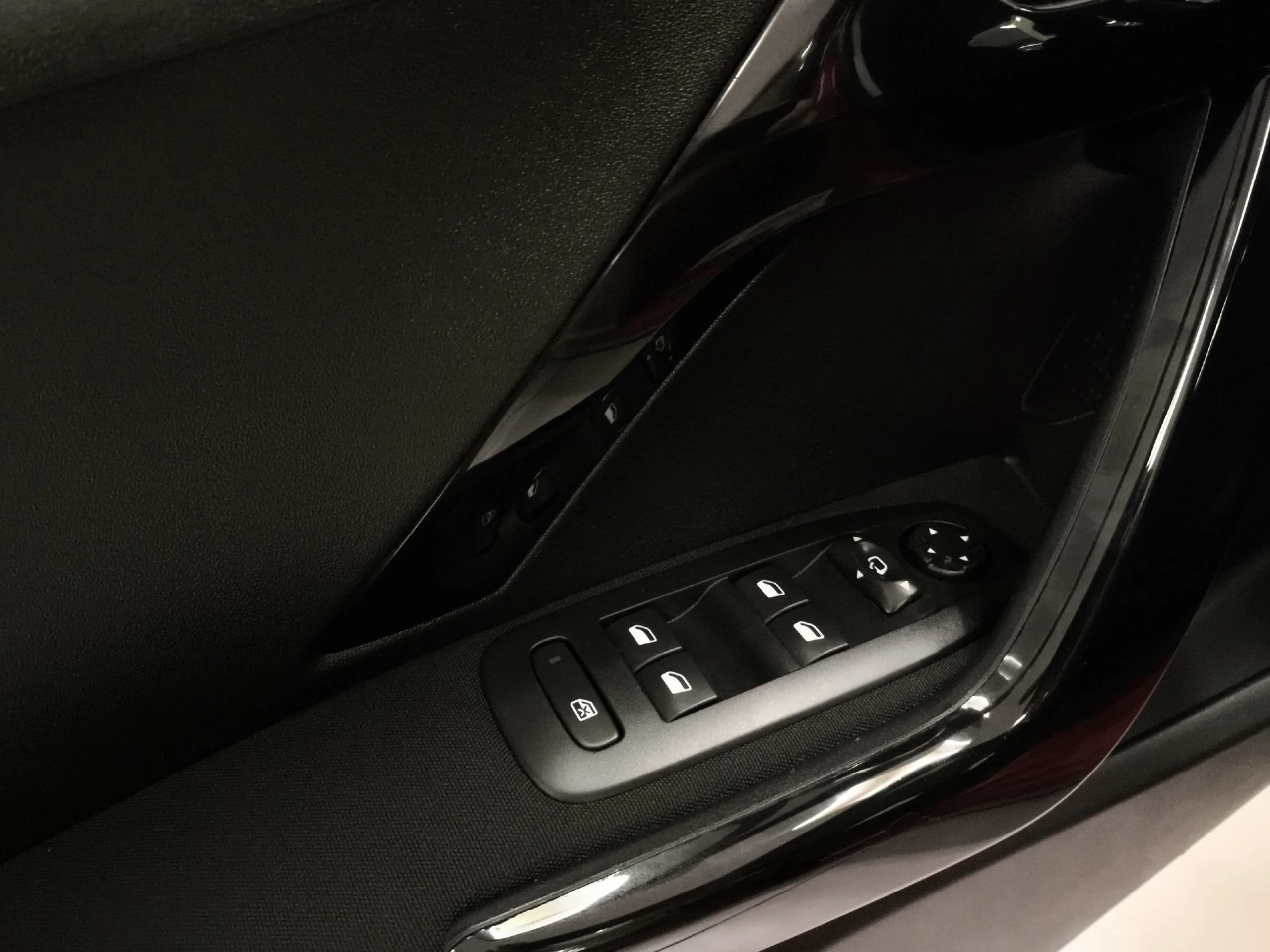 Peugeot 208 1.2L PureTech Allure  60 kW (82 CV) - Foto 13