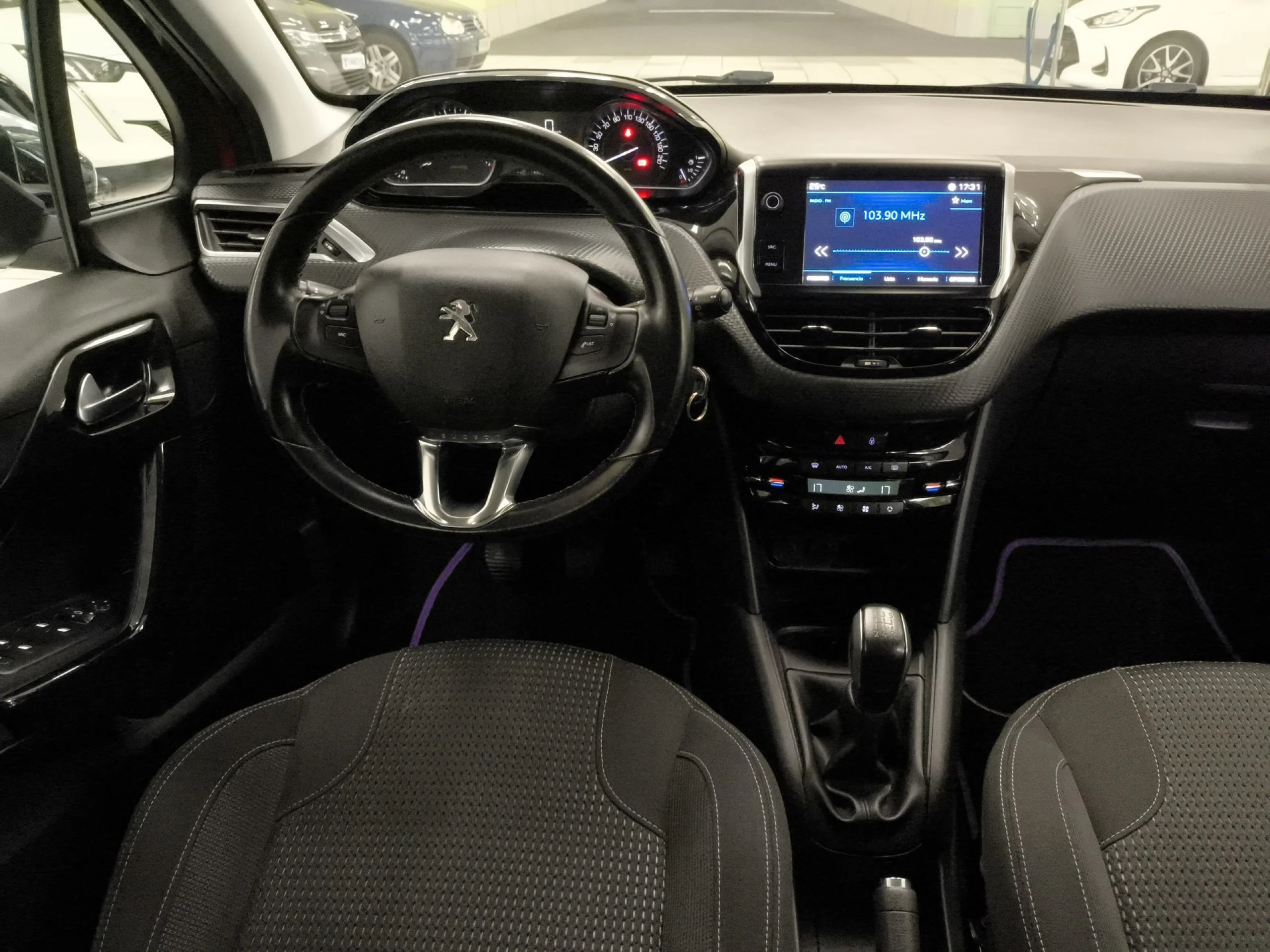 Peugeot 208 1.2L PureTech Allure  60 kW (82 CV) - Foto 14