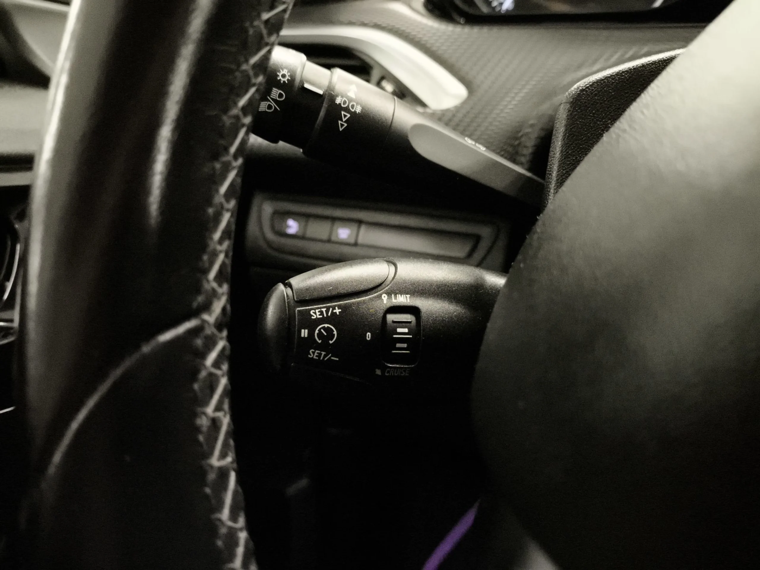 Peugeot 208 1.2L PureTech Allure  60 kW (82 CV) - Foto 15