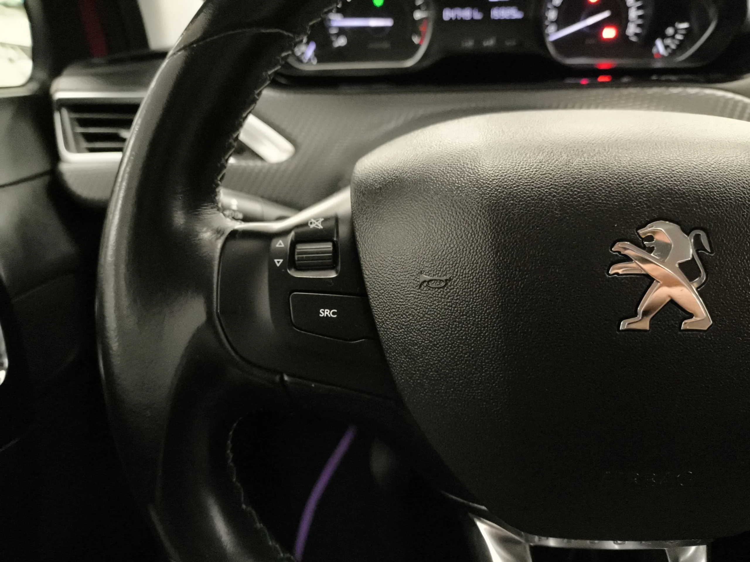 Peugeot 208 1.2L PureTech Allure  60 kW (82 CV) - Foto 17