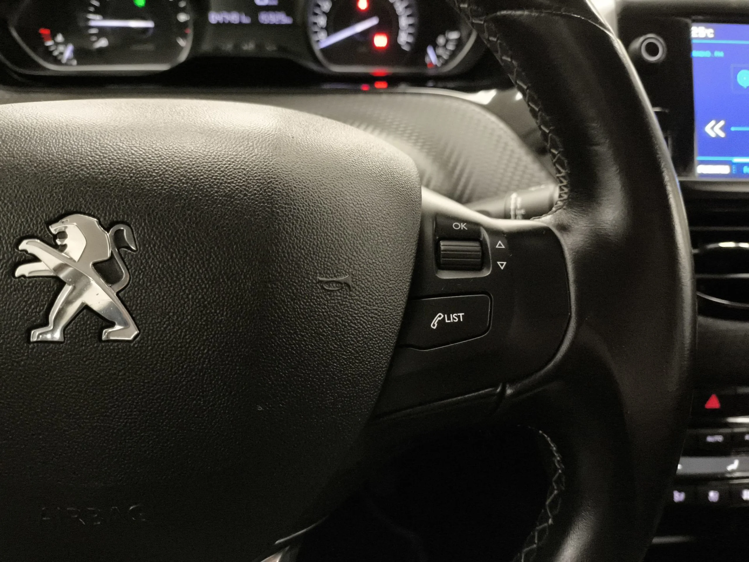 Peugeot 208 1.2L PureTech Allure  60 kW (82 CV) - Foto 18