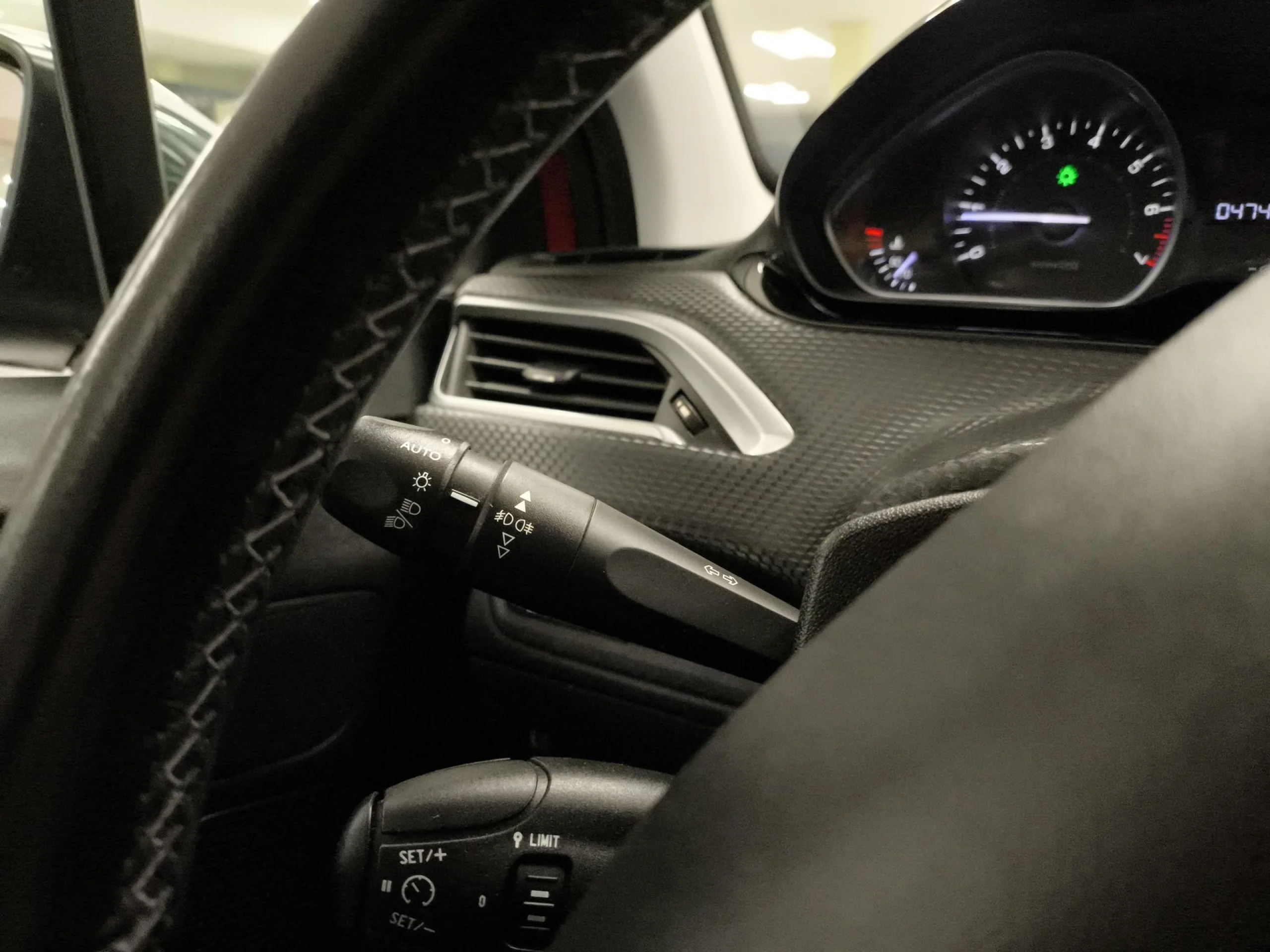 Peugeot 208 1.2L PureTech Allure  60 kW (82 CV) - Foto 19