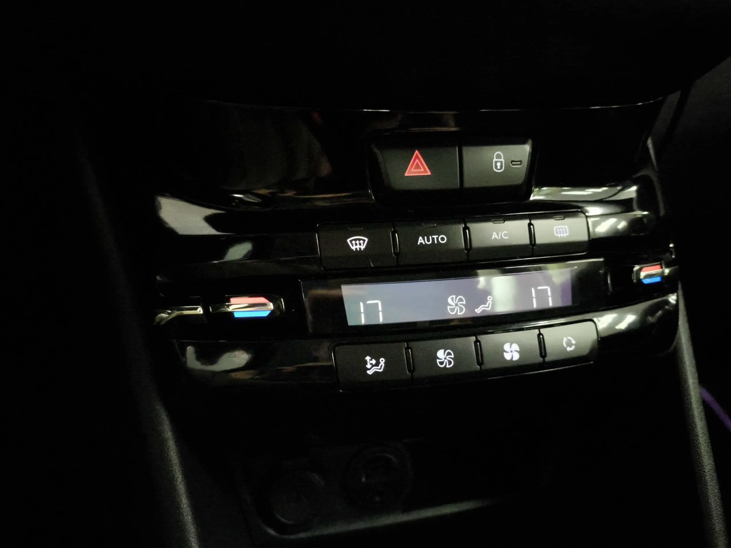 Peugeot 208 1.2L PureTech Allure  60 kW (82 CV) - Foto 24