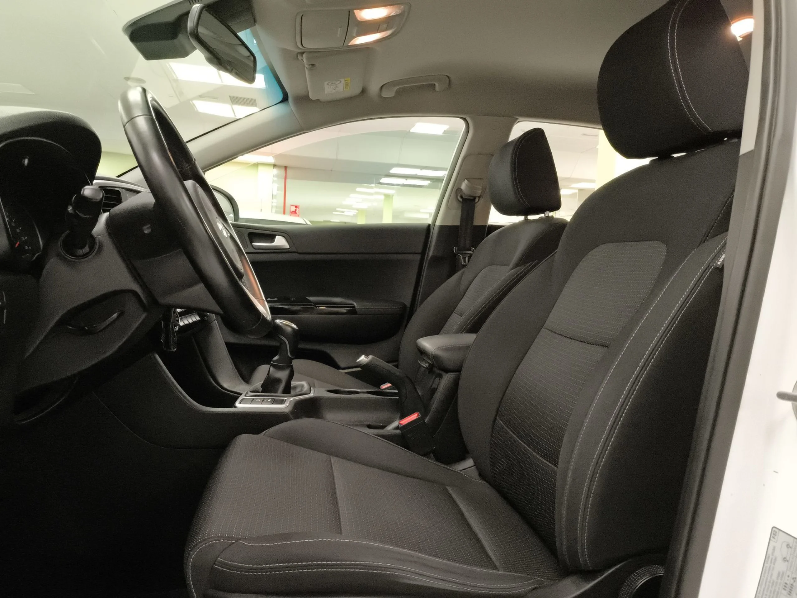 Kia Sportage 1.6 MHEV Black Edition 100 kW (136 CV) - Foto 8