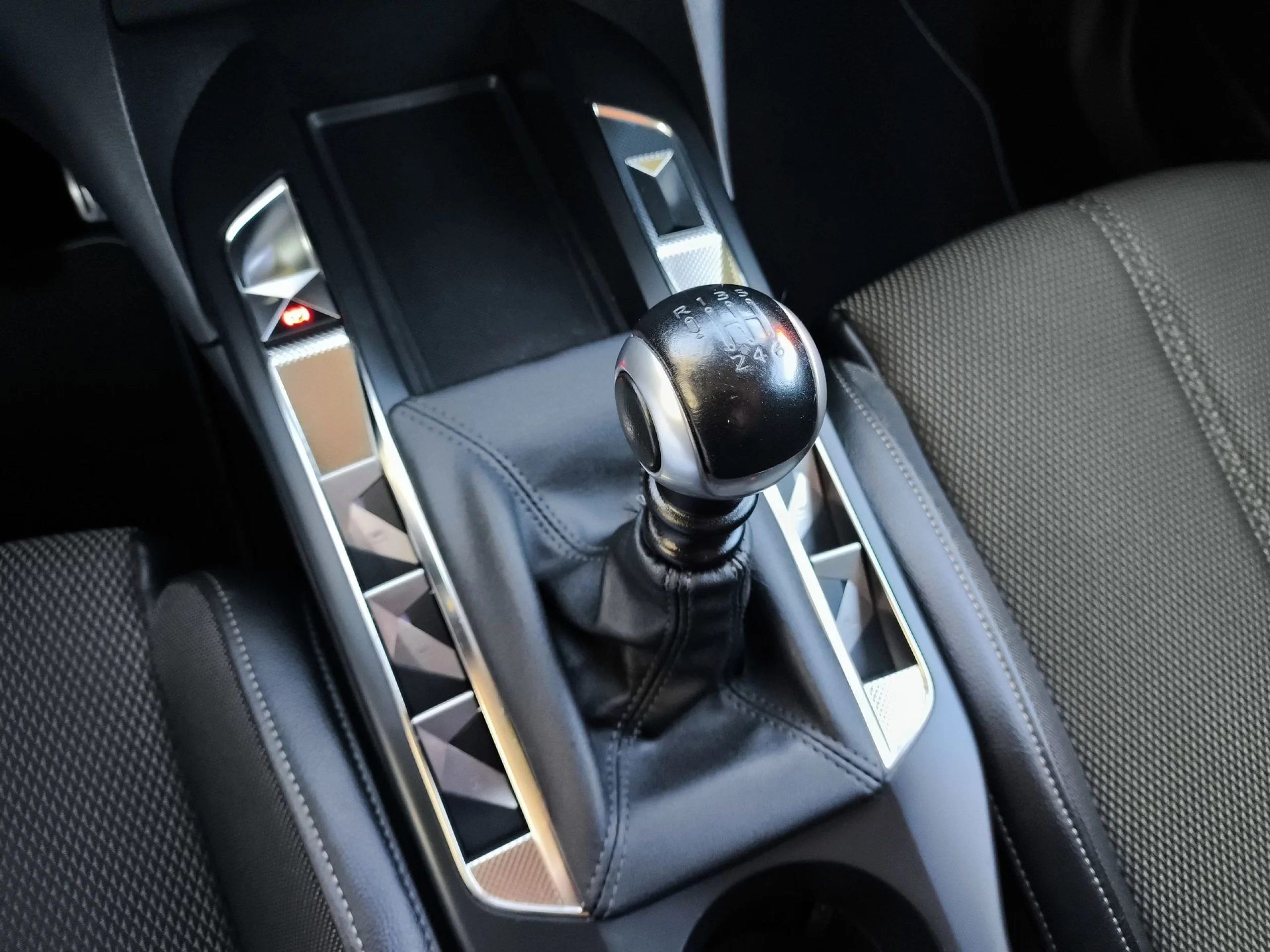 DS DS3 Crossback PureTech 100 So Chic 73 kW (100 CV) - Foto 16