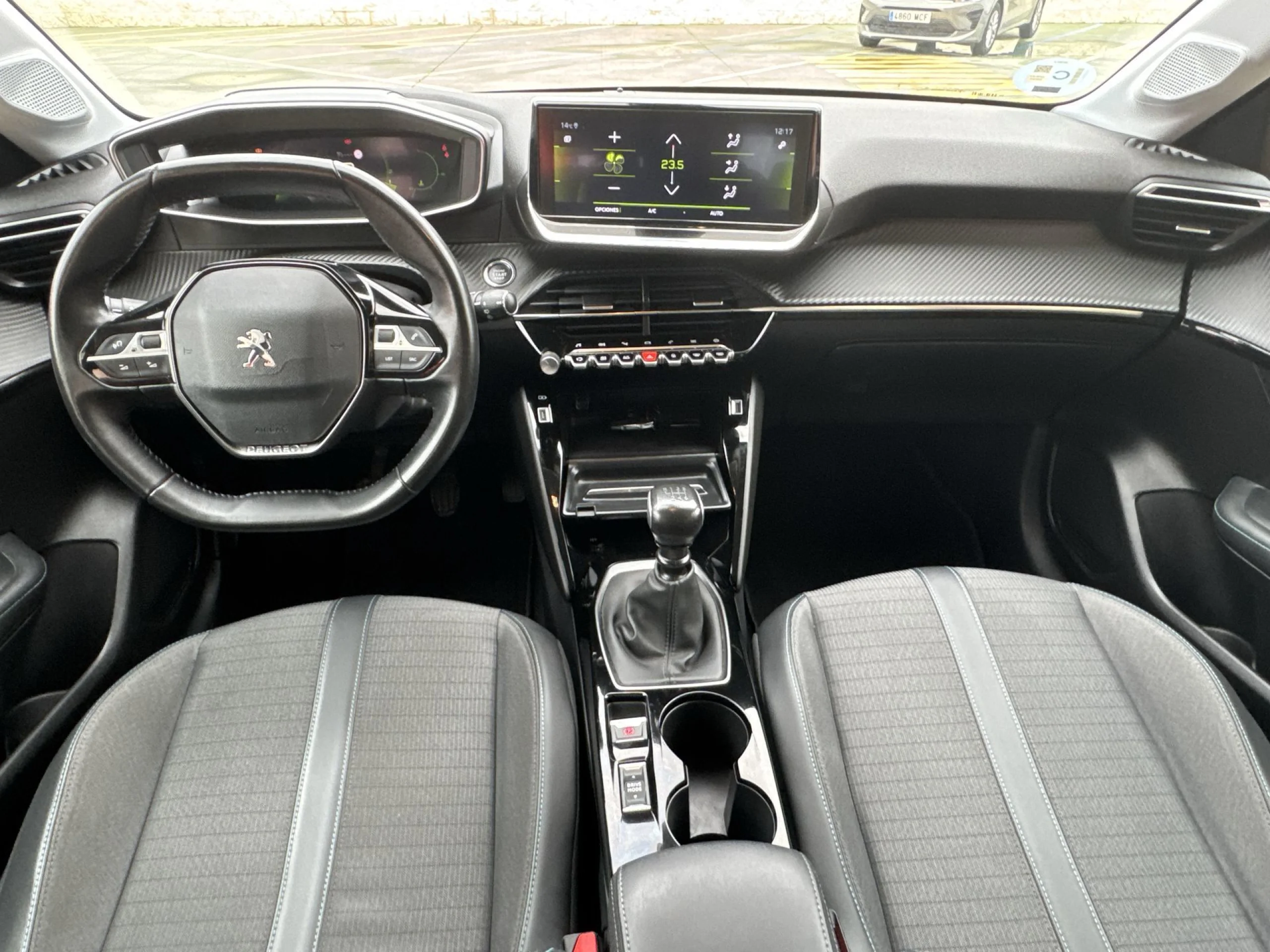 Peugeot 208 BlueHDi 100 Allure 73 kW (100 CV) - Foto 18