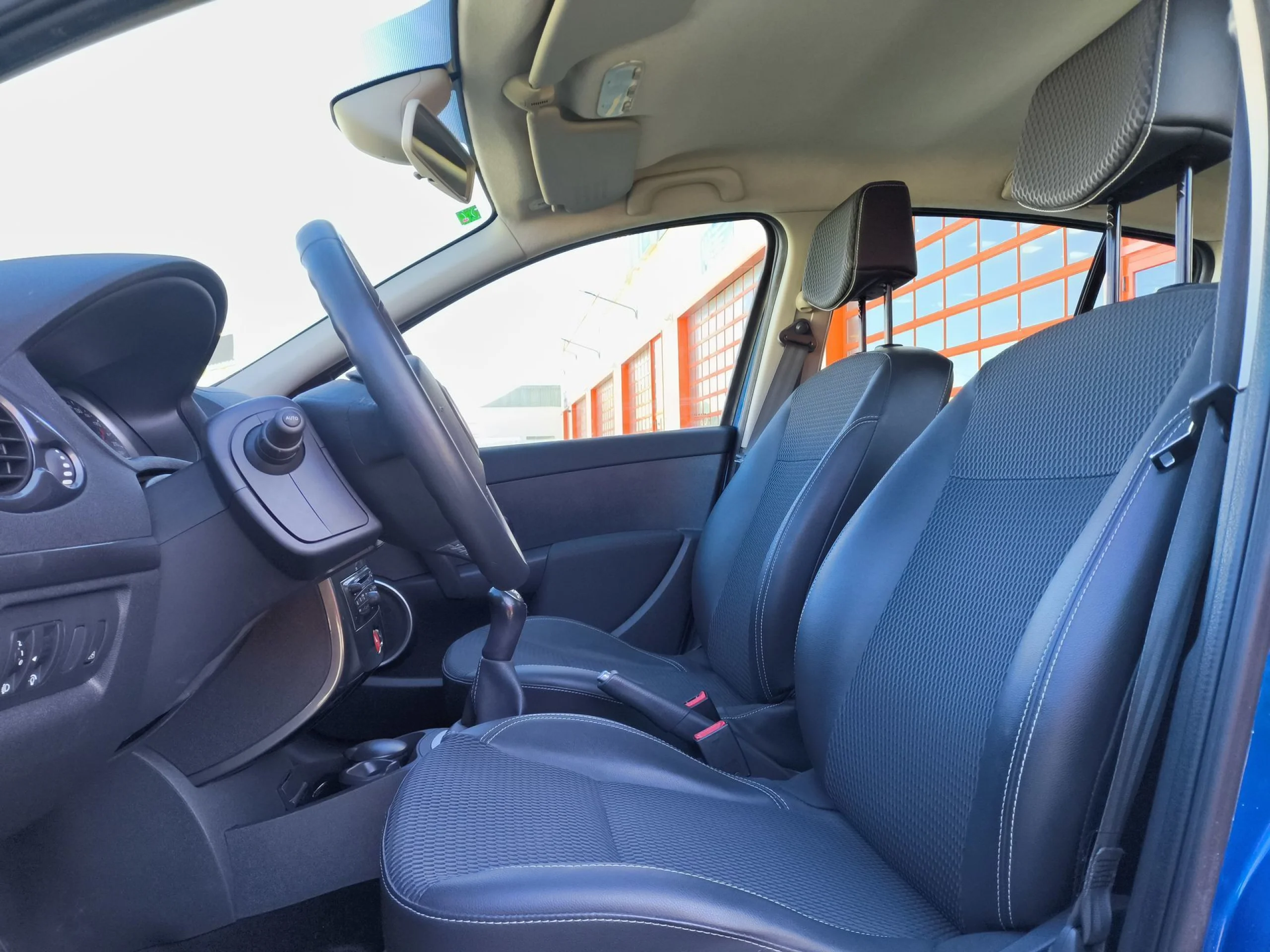 Renault Clio 1.5 dCi 20 Aniversario 63 kW (85 CV) - Foto 8