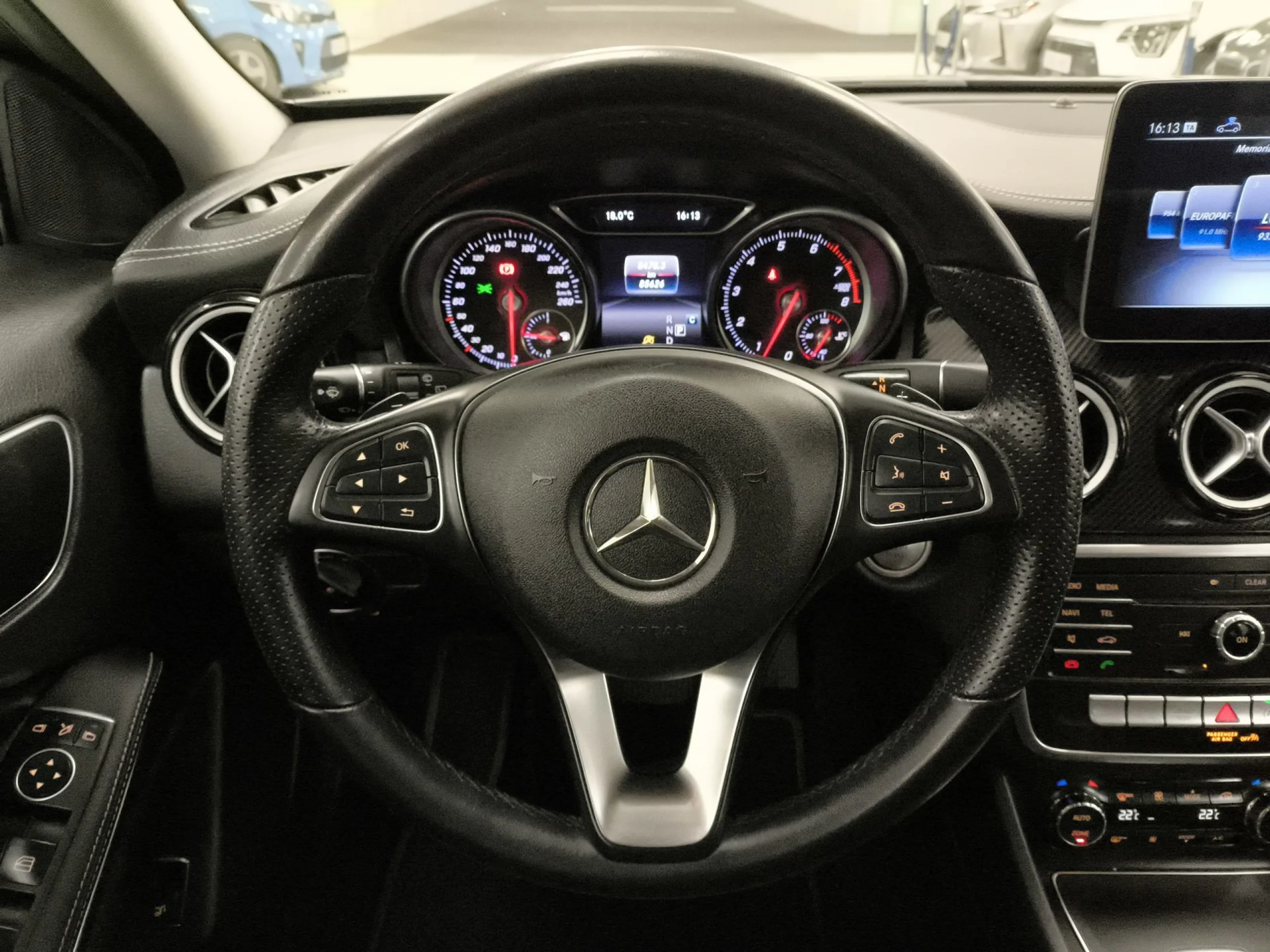Mercedes-Benz GLA 200 115 kW (156 CV) - Foto 11