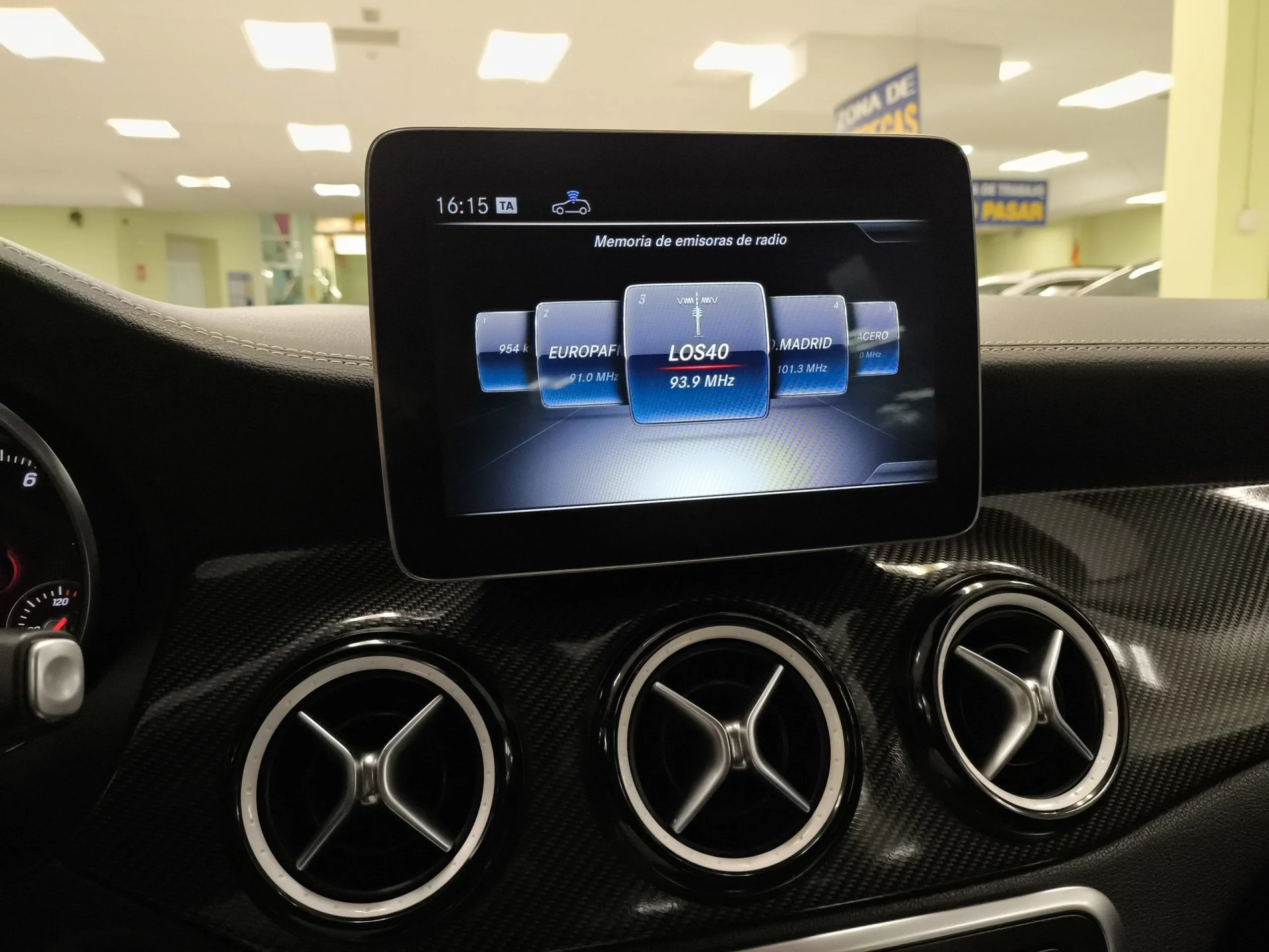 Mercedes-Benz GLA 200 115 kW (156 CV) - Foto 13