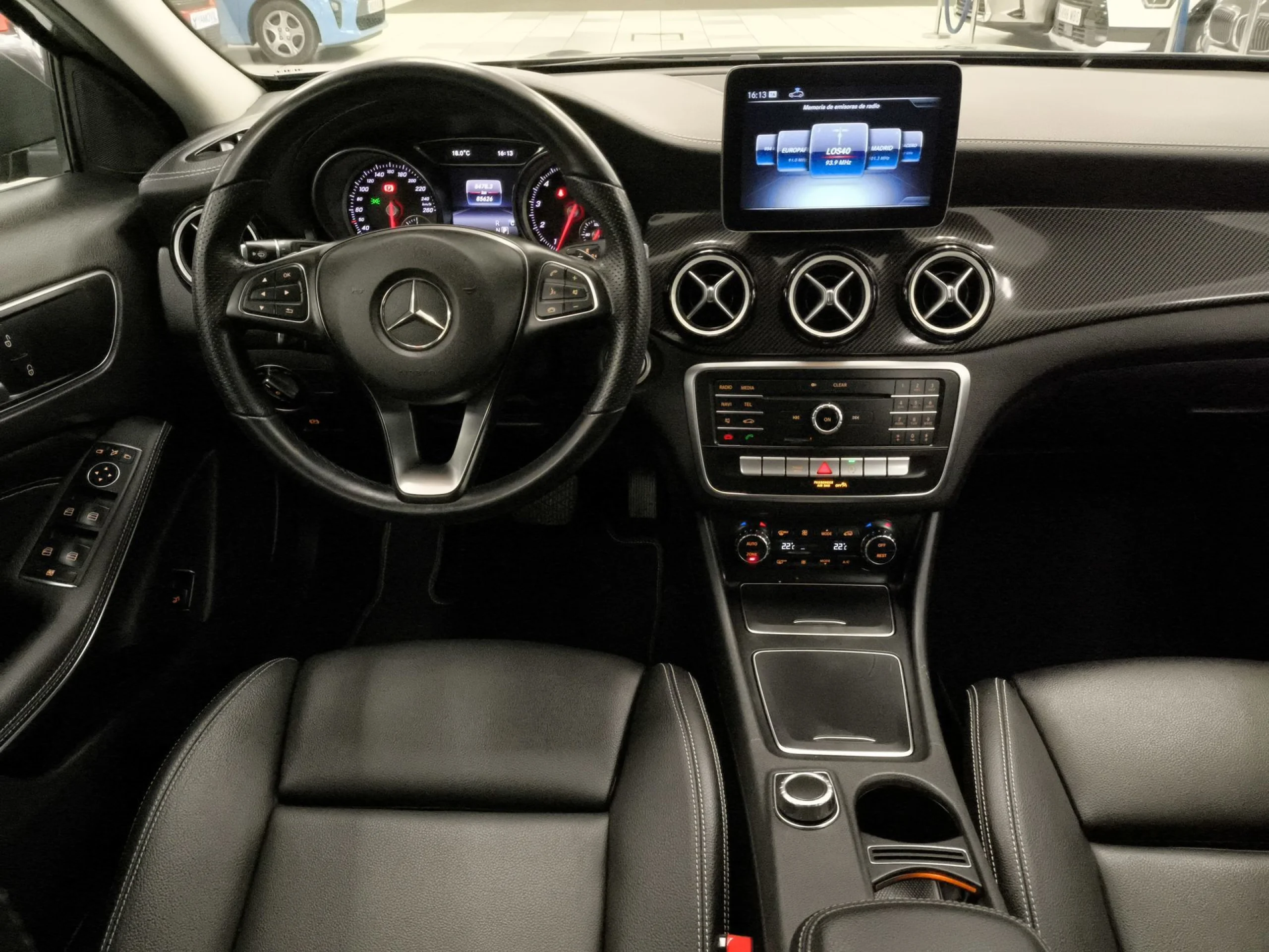 Mercedes-Benz GLA 200 115 kW (156 CV) - Foto 18