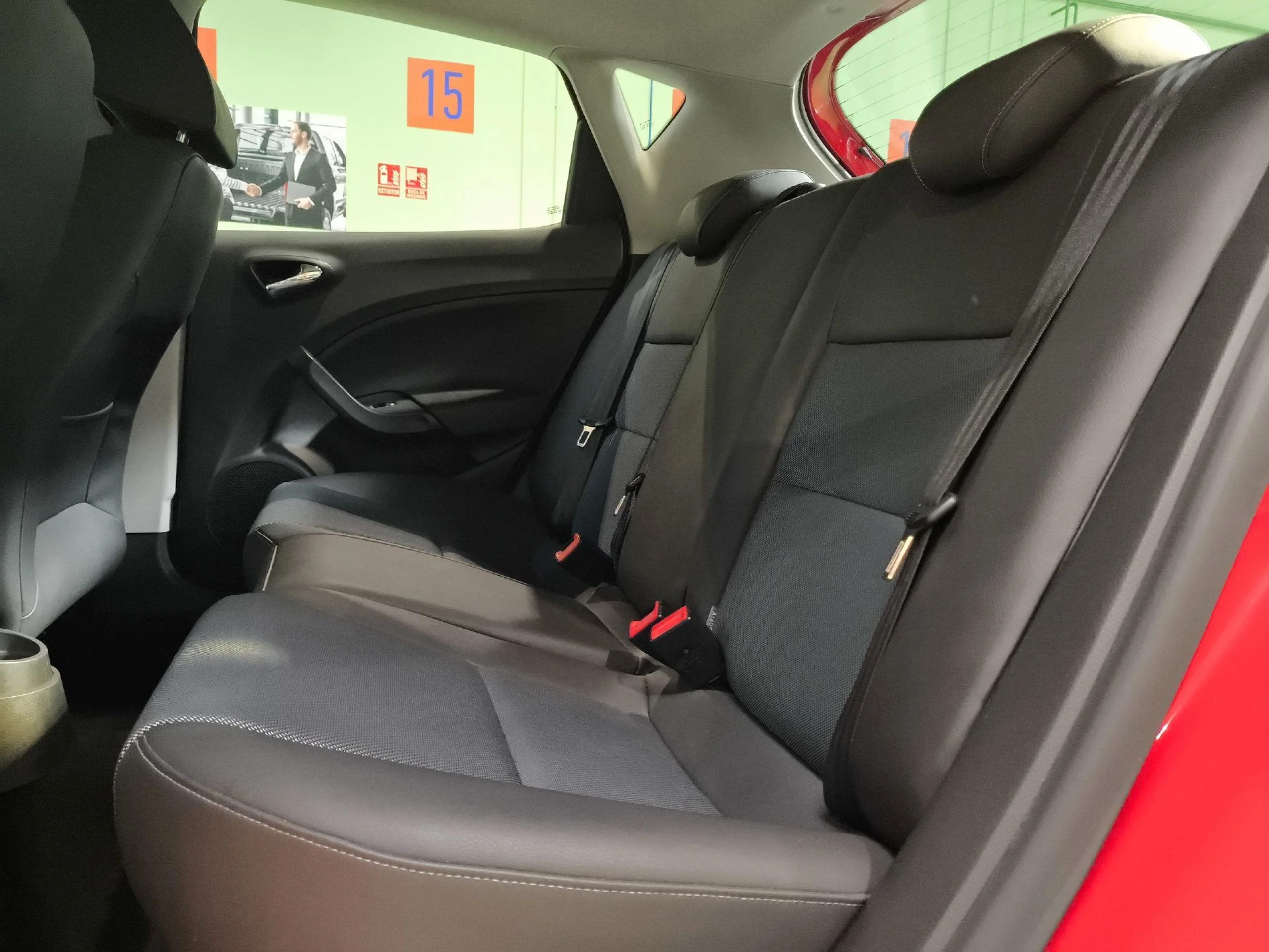 Seat Ibiza 1.2 TSI Style Connect 66 kW (90 CV) - Foto 17
