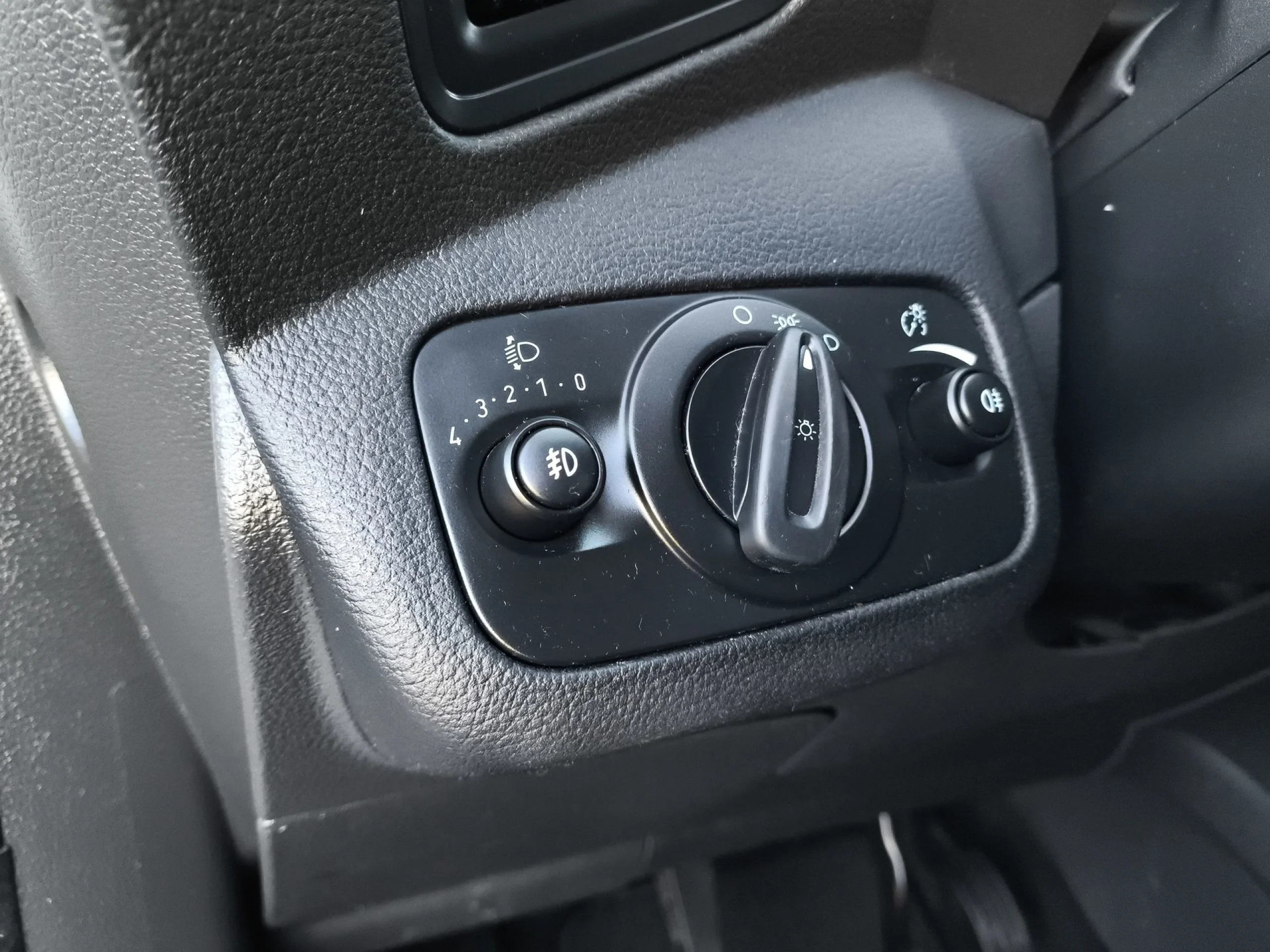 Ford Kuga 1.5 EcoBoost SANDS Trend+ 4x2 88 kW (120 CV) - Foto 12