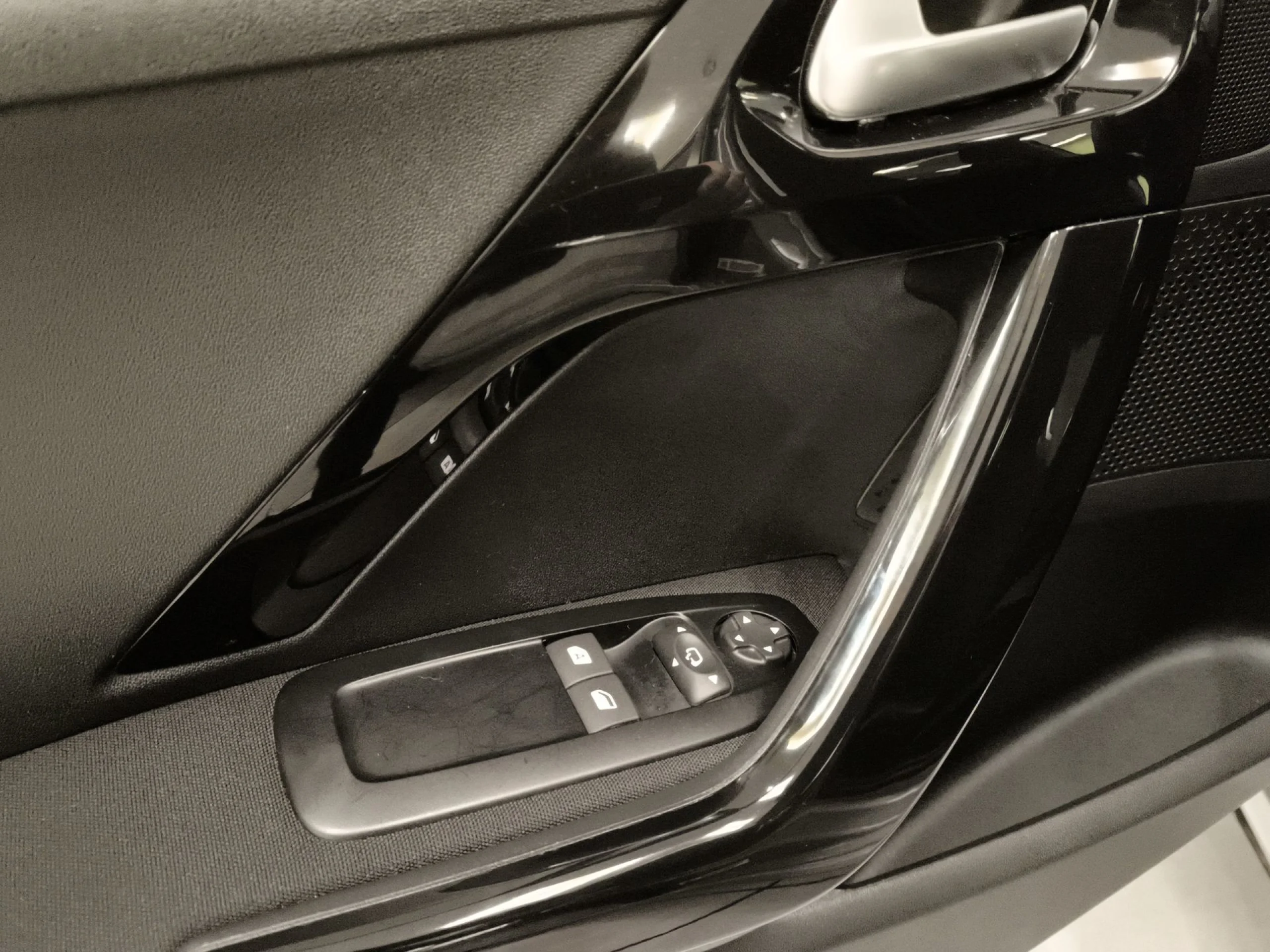 Peugeot 208 PureTech Signature 60 kW (82 CV) - Foto 10