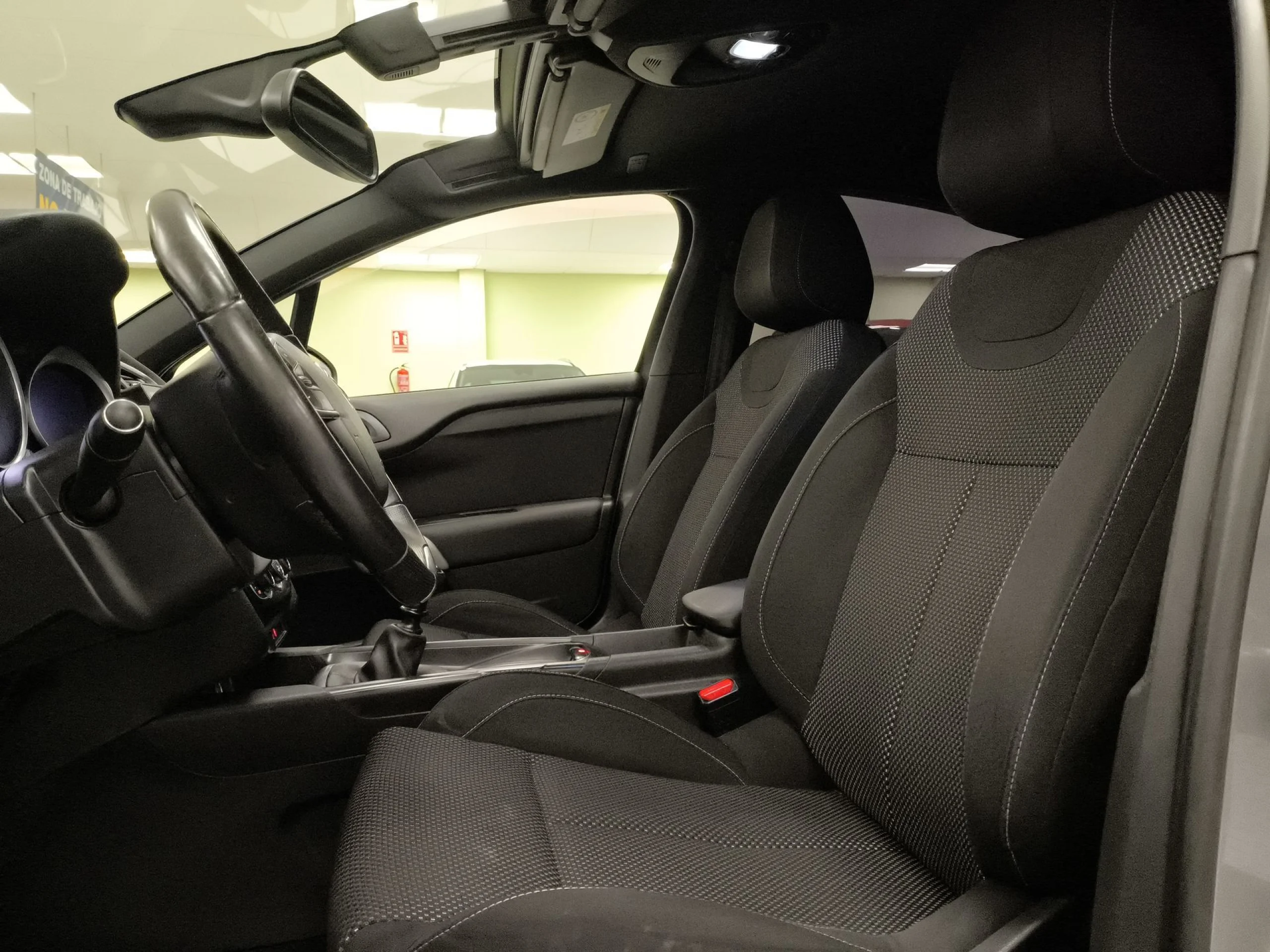 DS DS 4 Crossback 1.6 BlueHDi STT Desire 88 kW (120 CV) - Foto 8